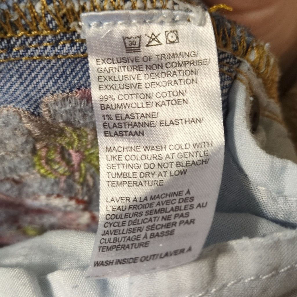 Lord & Taylor Design Lab Lord & Taylor Distress Floral Denim Shorts Sz 27 Size 27" / US 4 / IT 40 - 4 Thumbnail
