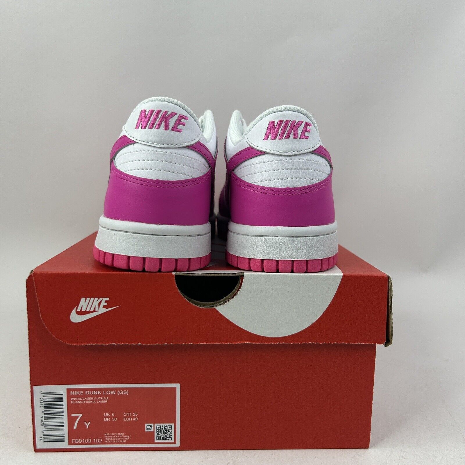 Nike Nike Dunk Low GS “Laser Fuchsia/Barbie” 2024 Size US 8.5 / IT 38.5 - 9 Thumbnail