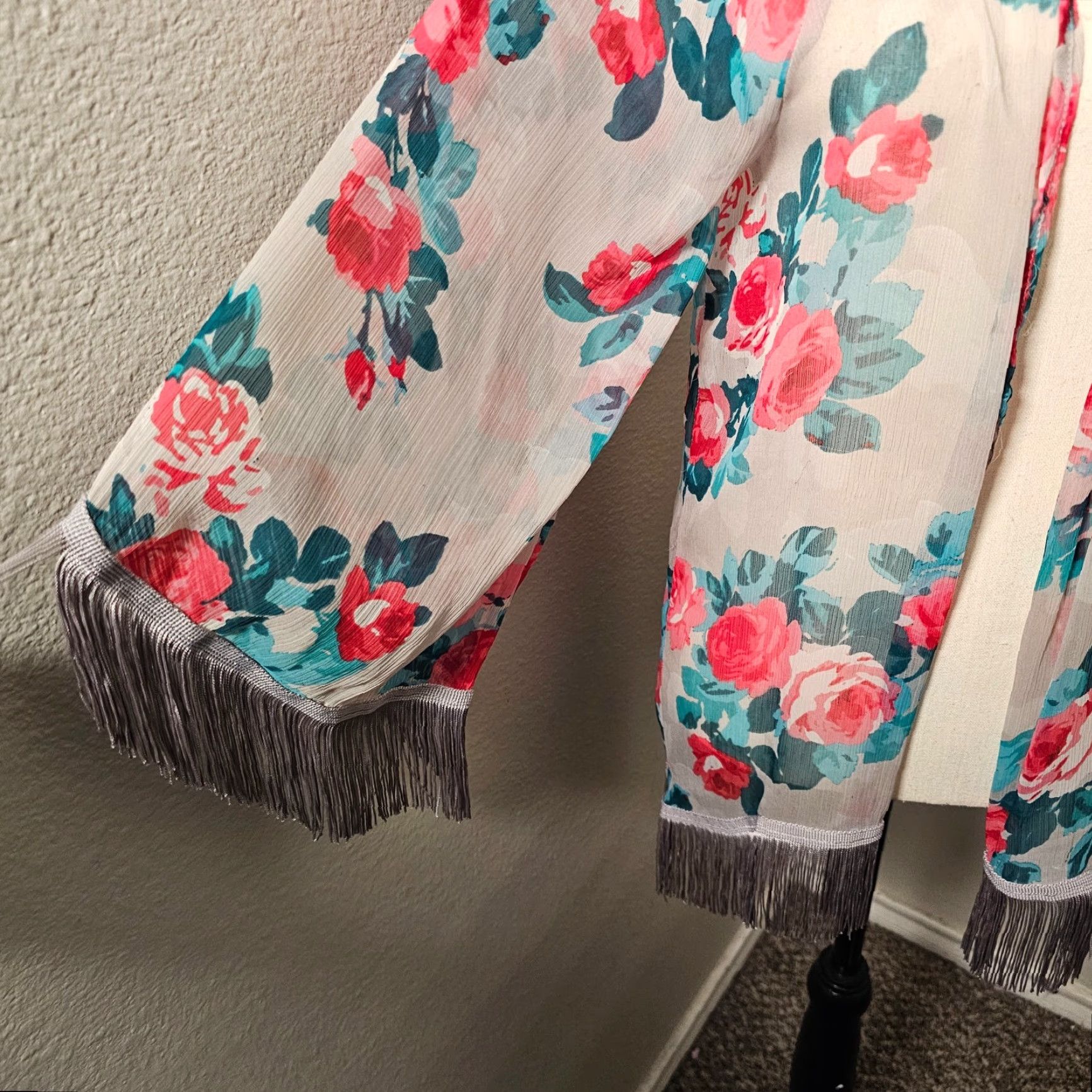 Jessica Simpson Jessica Simpson Cardigan Women’s 3/4 Sleeve Gray Floral Knit Open Front Tassel Trim S Bohemian Womens Size S / US 4 / IT 40 - 3 Thumbnail