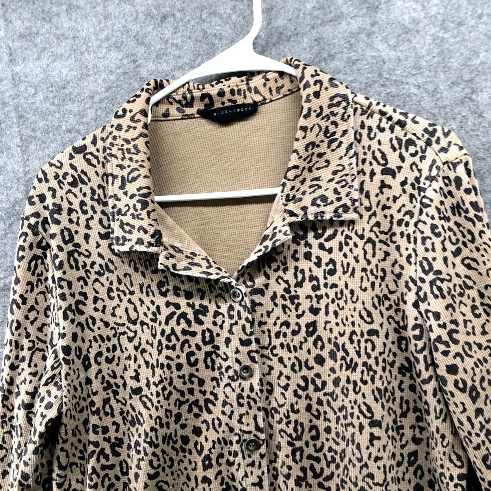 Vintage VINTAGE Jane & Delancey Leopard Print Long Sleeve Shirt Womens M Button Down Tan Waffle Size M / US 6-8 / IT 42-44 - 3 Thumbnail
