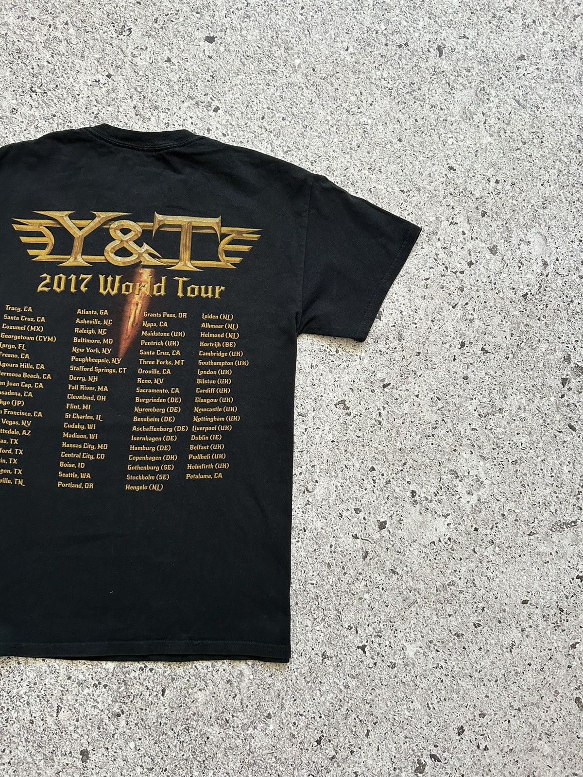 Band Tees Y&T Open Fire World Tour 2017 Rock Band T-Shirt Hype Y2K Size US M / EU 48-50 / 2 - 8 Thumbnail