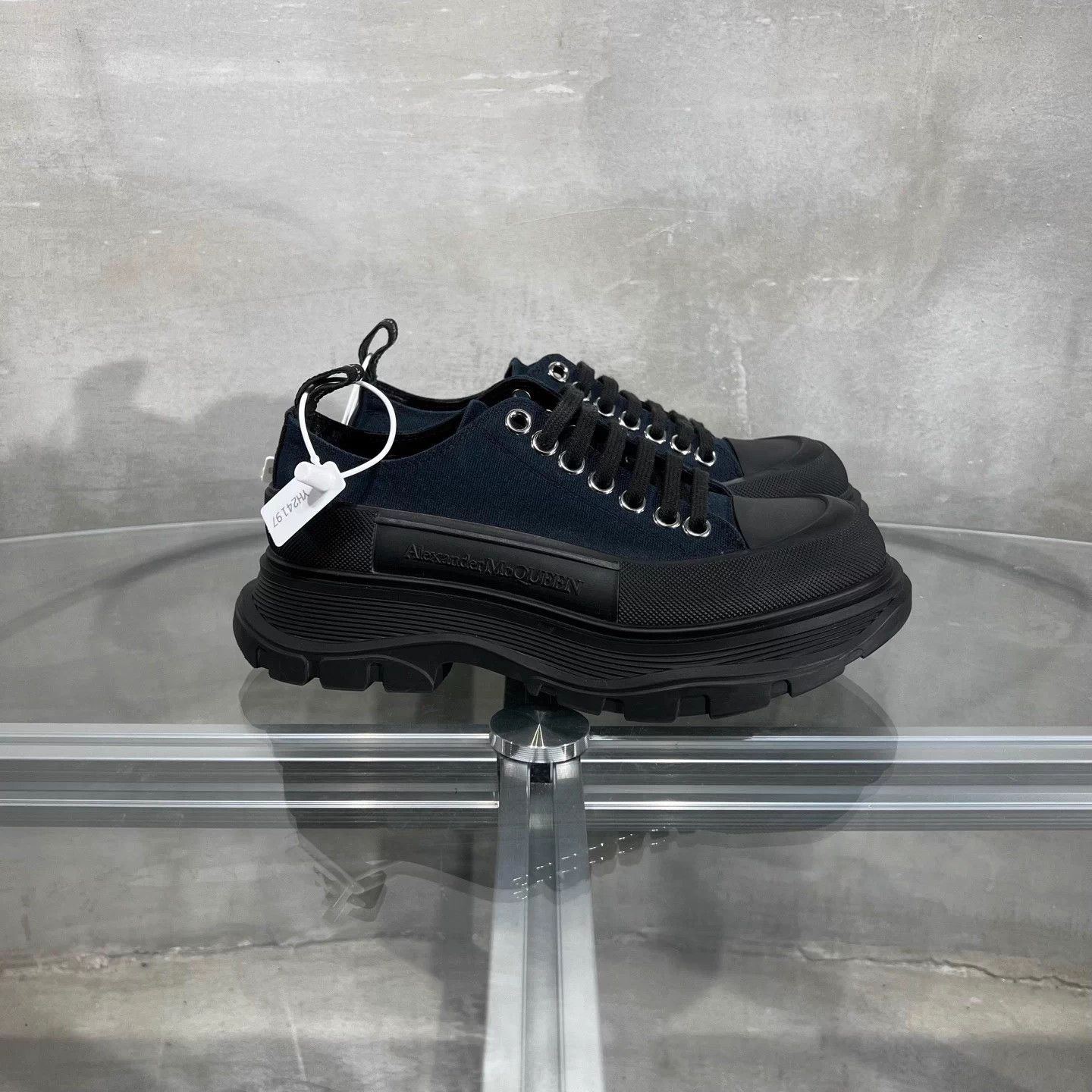 Alexander McQueen Alexander McQueen Tread Slick black 37 EU Size US 6 / IT 36 - 4 Thumbnail