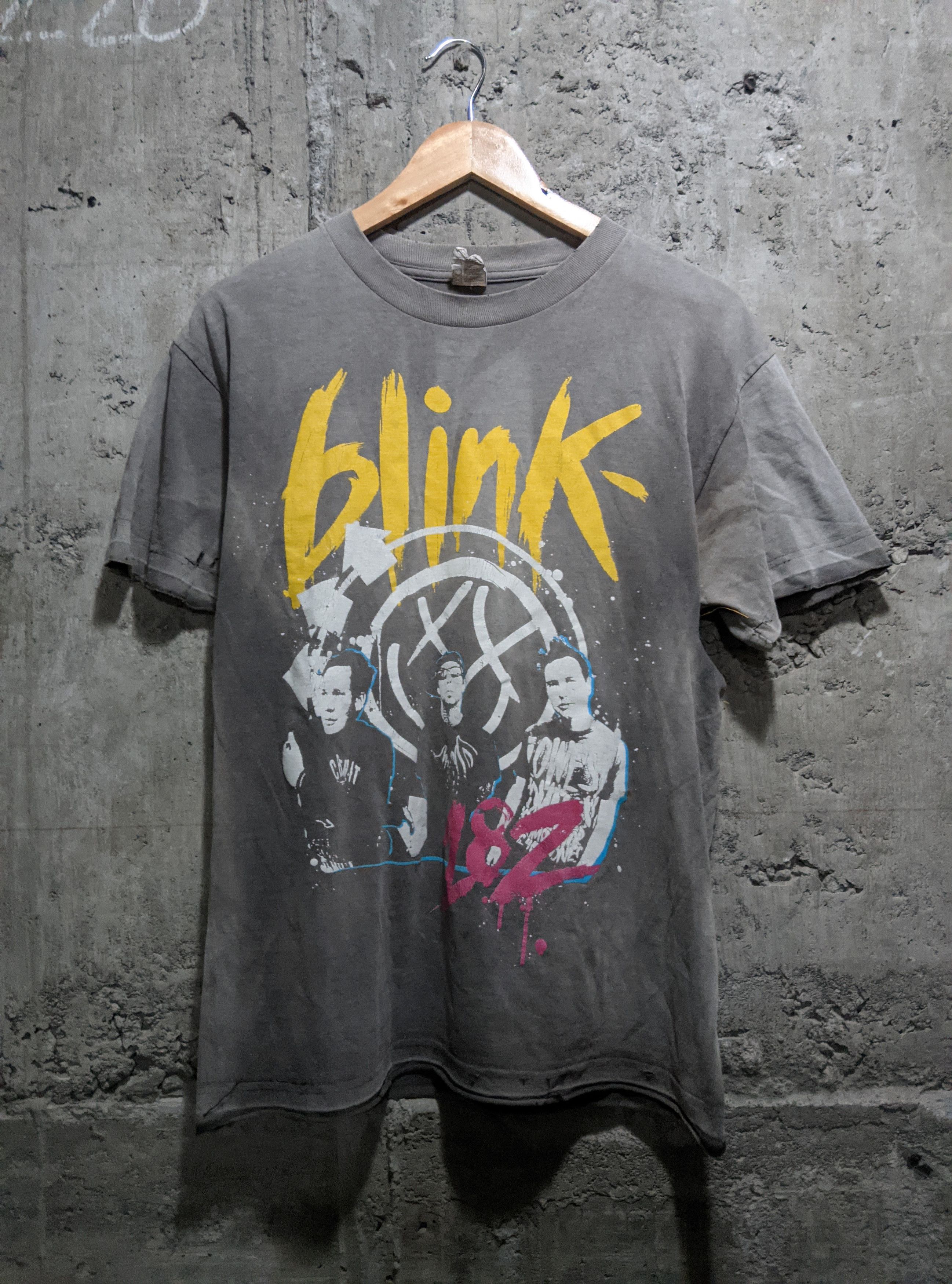Band Tees × Vintage Vintage 2009 thrashed blink 182 tour t shirt Size US M / EU 48-50 / 2 - 1 Thumbnail