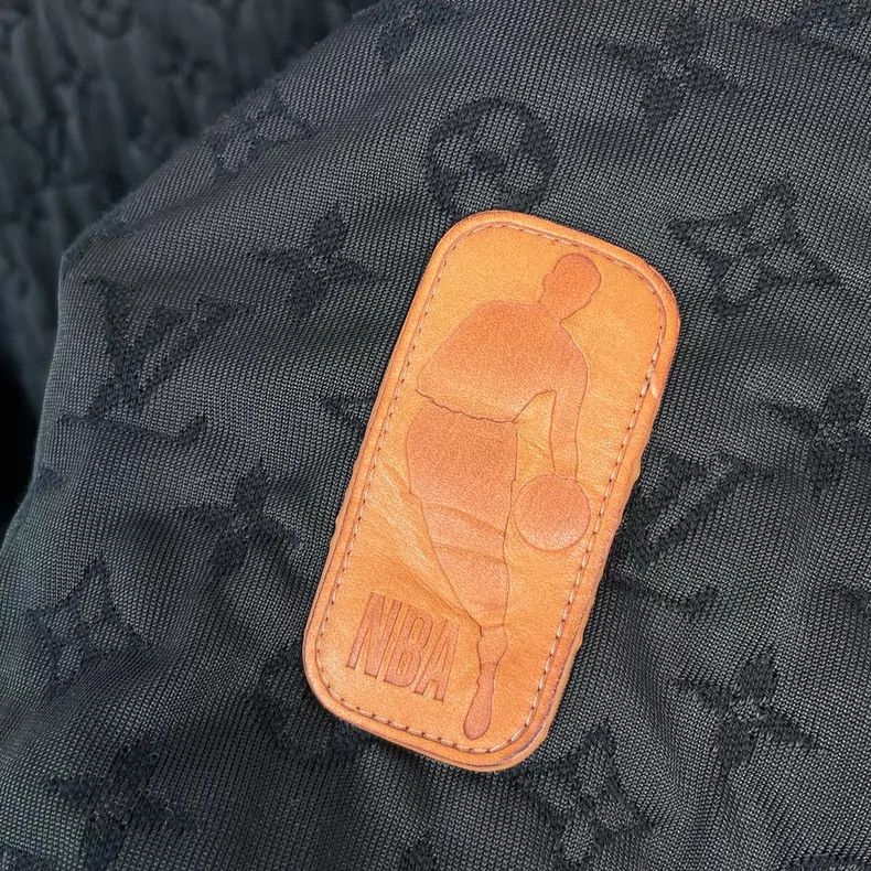 Louis Vuitton Louis Vuitton NBA Louis Vuitton Embossed Full Print Short Size US XL / EU 56 / 4 - 3 Thumbnail