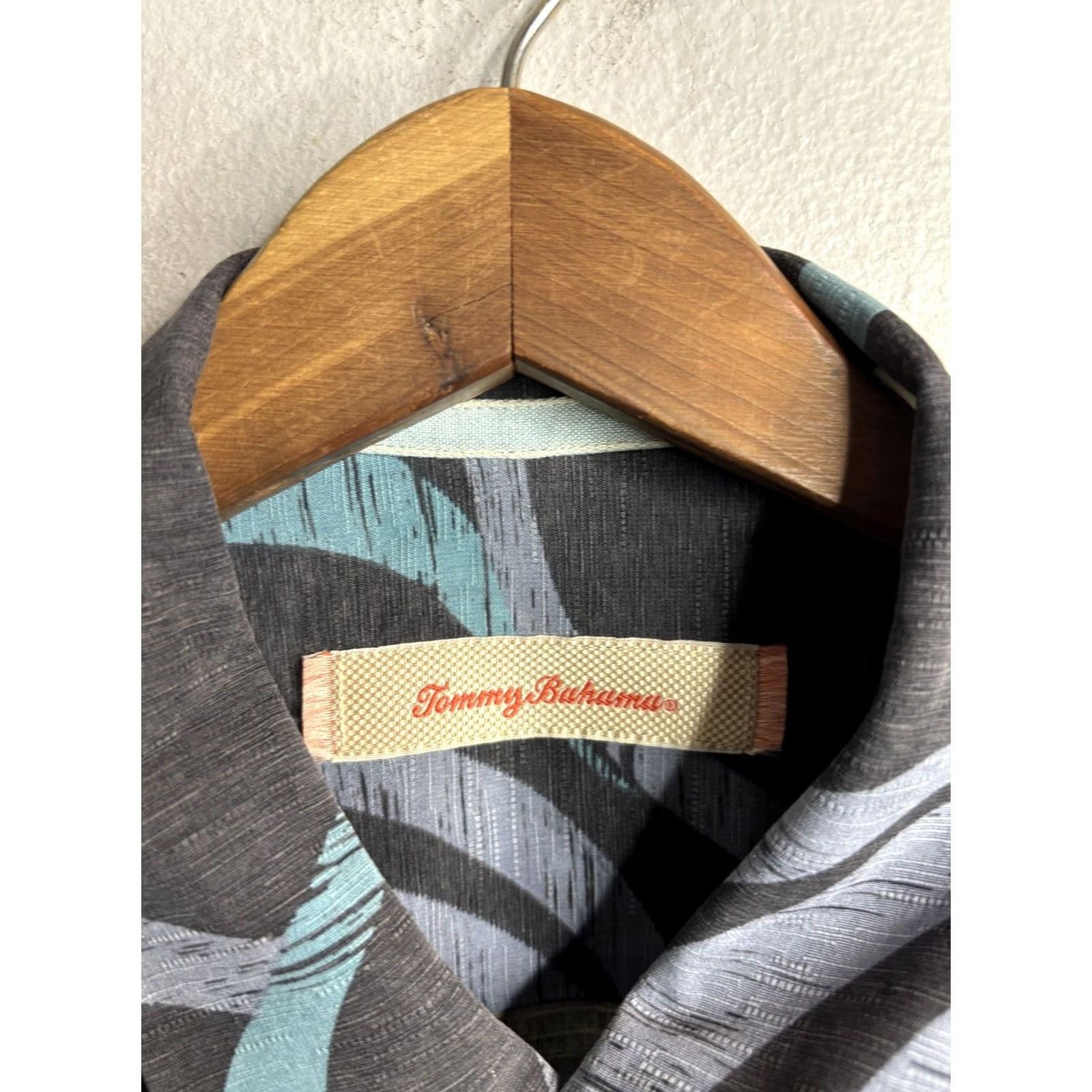 Tommy Bahama Tommy Bahama Shirt Mens M Gray Camp Button Front Hawaiian Abstract Size US M / EU 48-50 / 2 - 4 Thumbnail