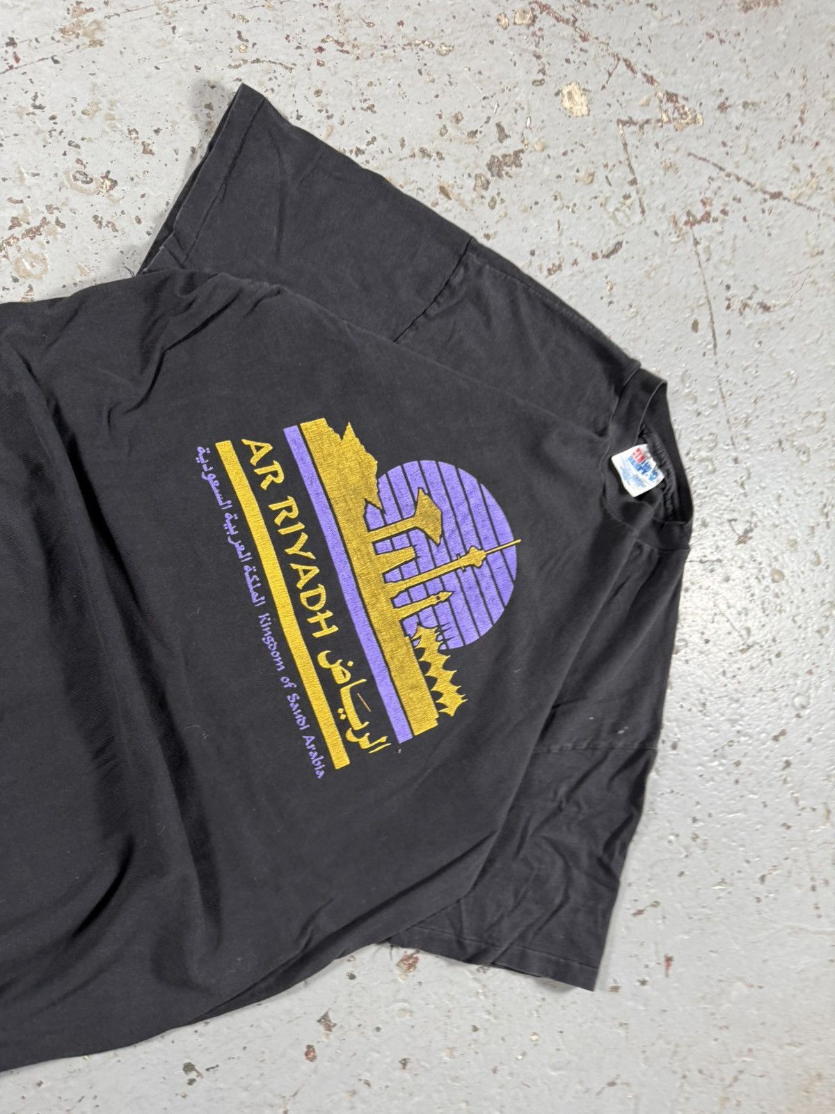 Other Insane Vintage Ar Riyadh Saudi Arabia Single Stitch Tee Size US L / EU 52-54 / 3 - 3 Thumbnail