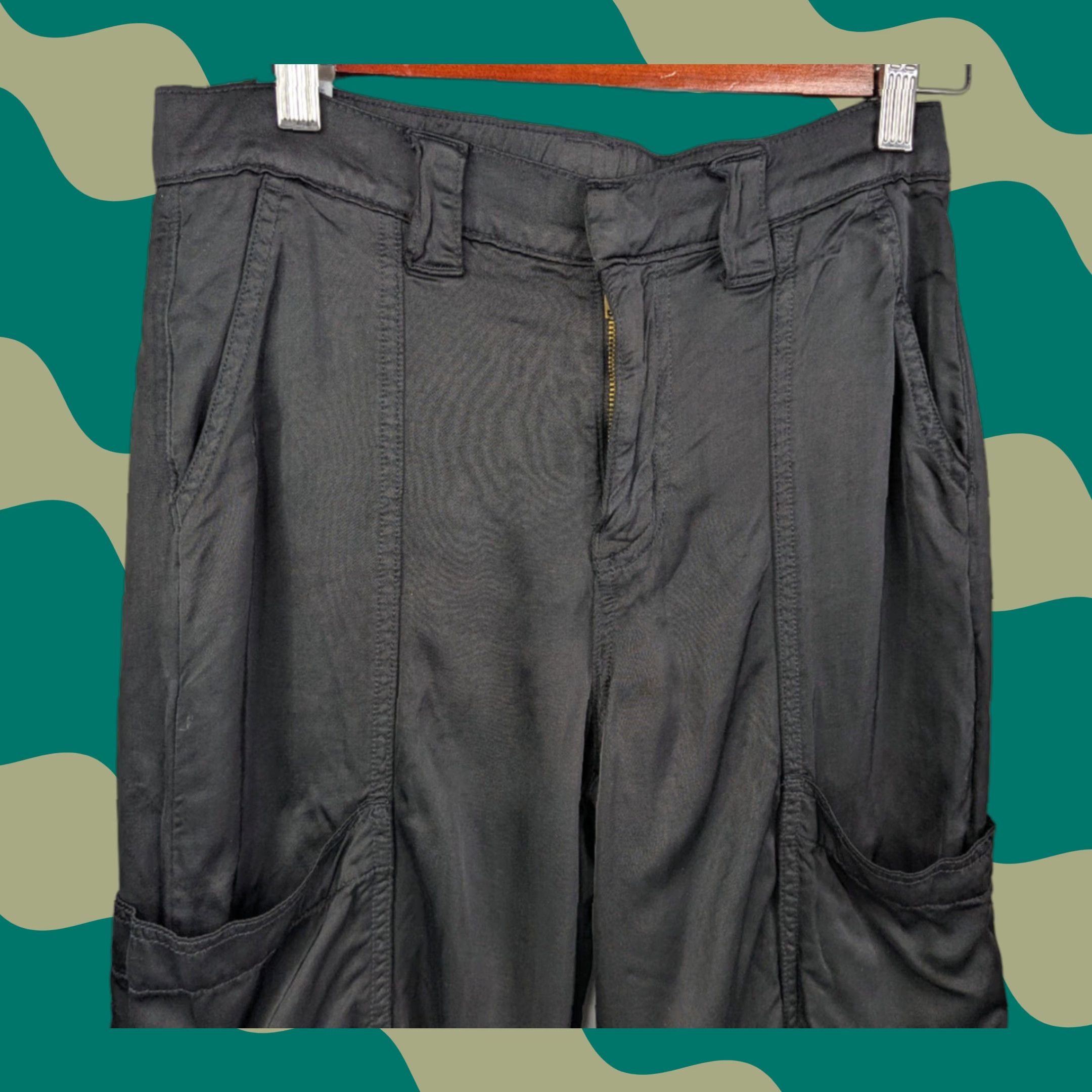 American Eagle Outfitters American Eagle Baggy Cargo Jogger Pants Short 00 Black Womens Size 24" / US 00 / IT 34 - 1 Thumbnail