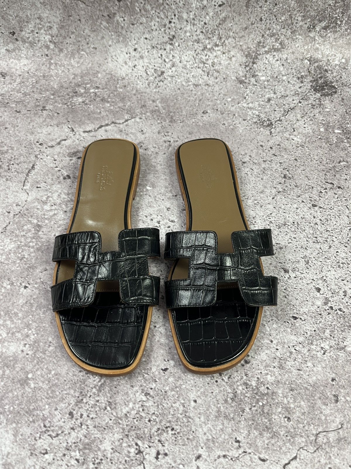 Hermes Hermès Oran 39 Black Croc Embossed Leather H Slide Flats 🇮🇹 Size US 9 / IT 39 - 3 Thumbnail