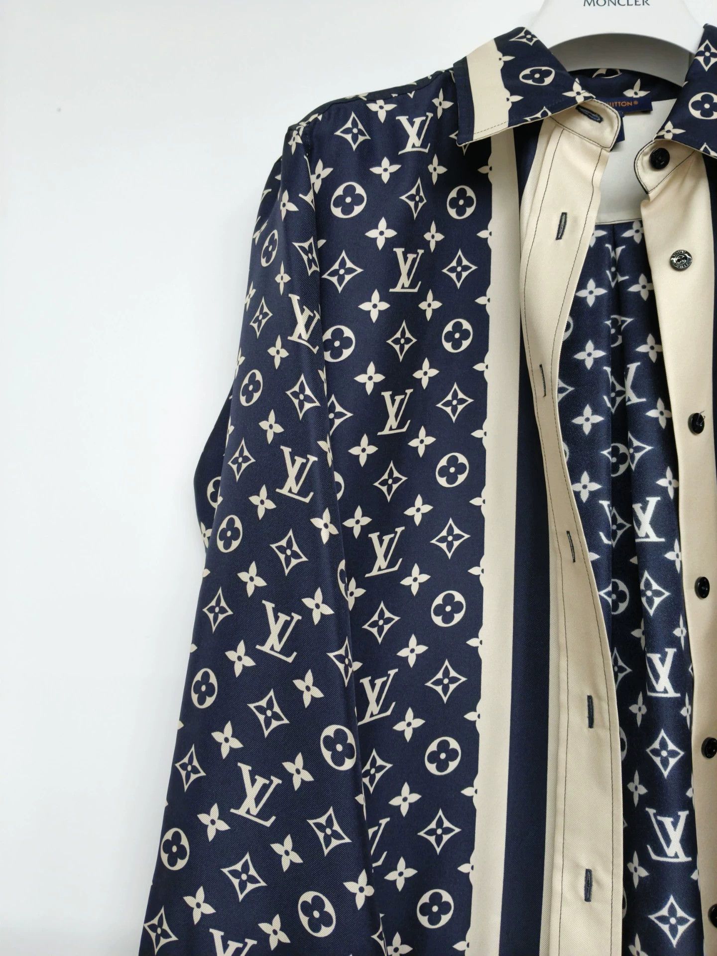 Louis Vuitton LV shirt 39s 102c 76l 59s Size XS / US 0-2 / IT 36-38 - 8 Thumbnail