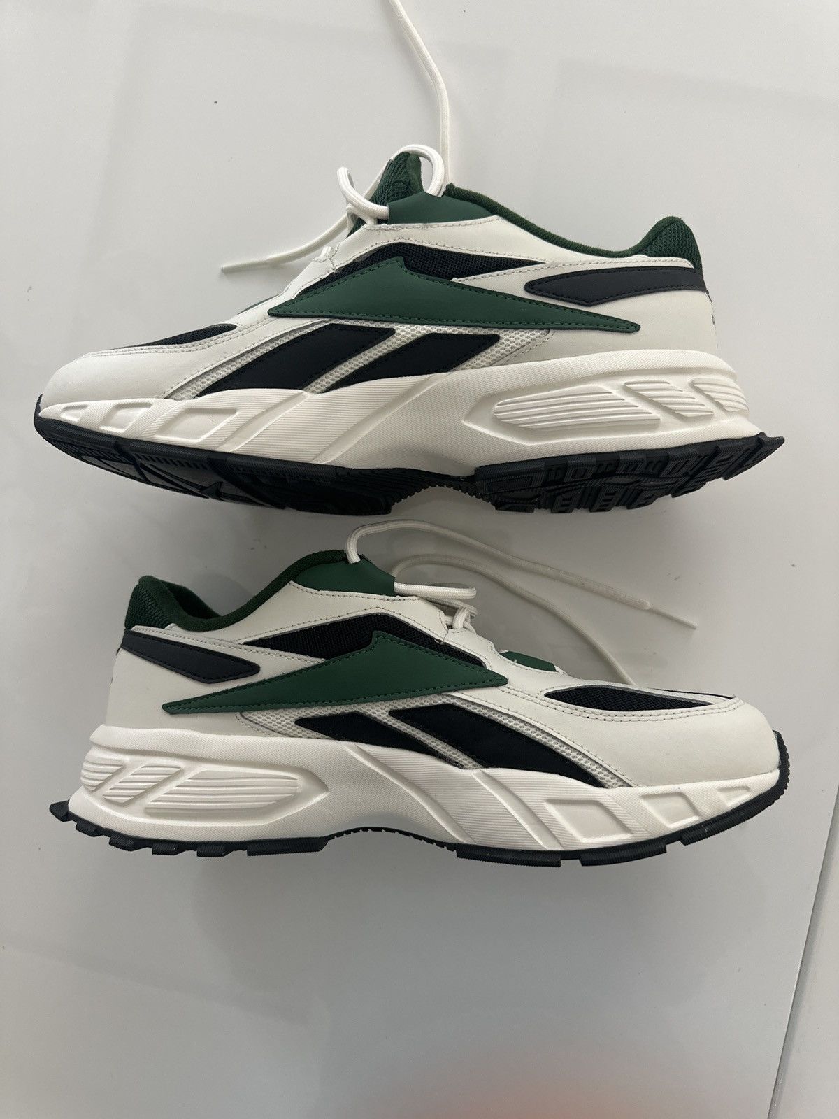 Reebok Reebok EVZN Size US 11 / EU 44 - 3 Thumbnail