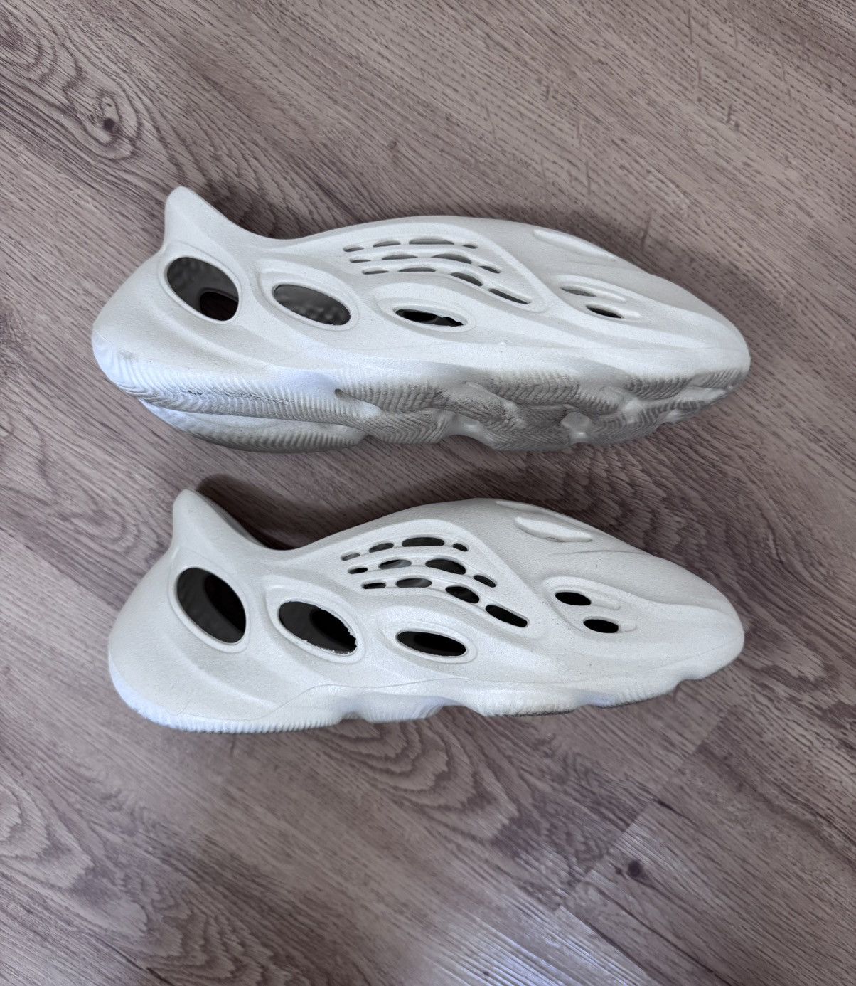 Adidas Adidas Yeezy Foam RNNR Sand Size US 10 / EU 43 - 3 Thumbnail