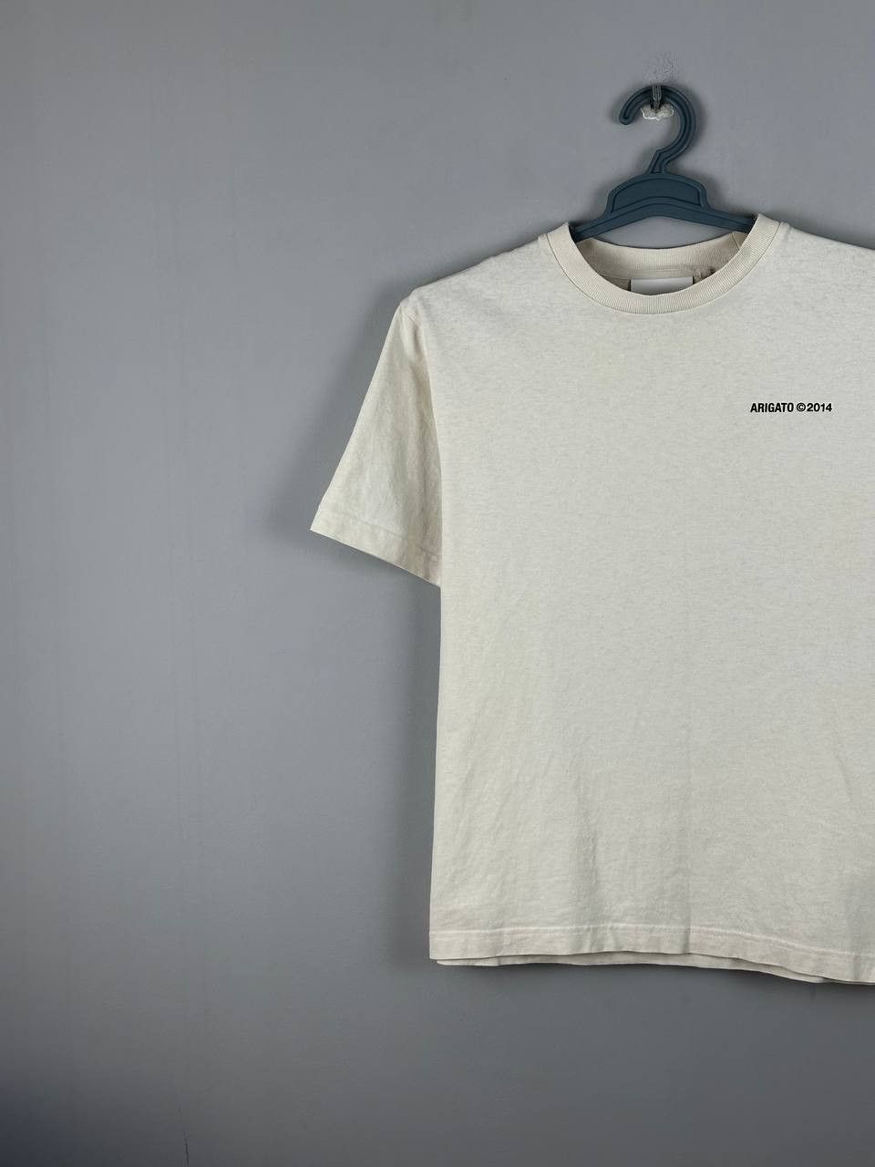 Axel Arigato Axel Arigato Basic Beige Logo T Shirt Luxury Size US M / EU 48-50 / 2 - 2 Thumbnail