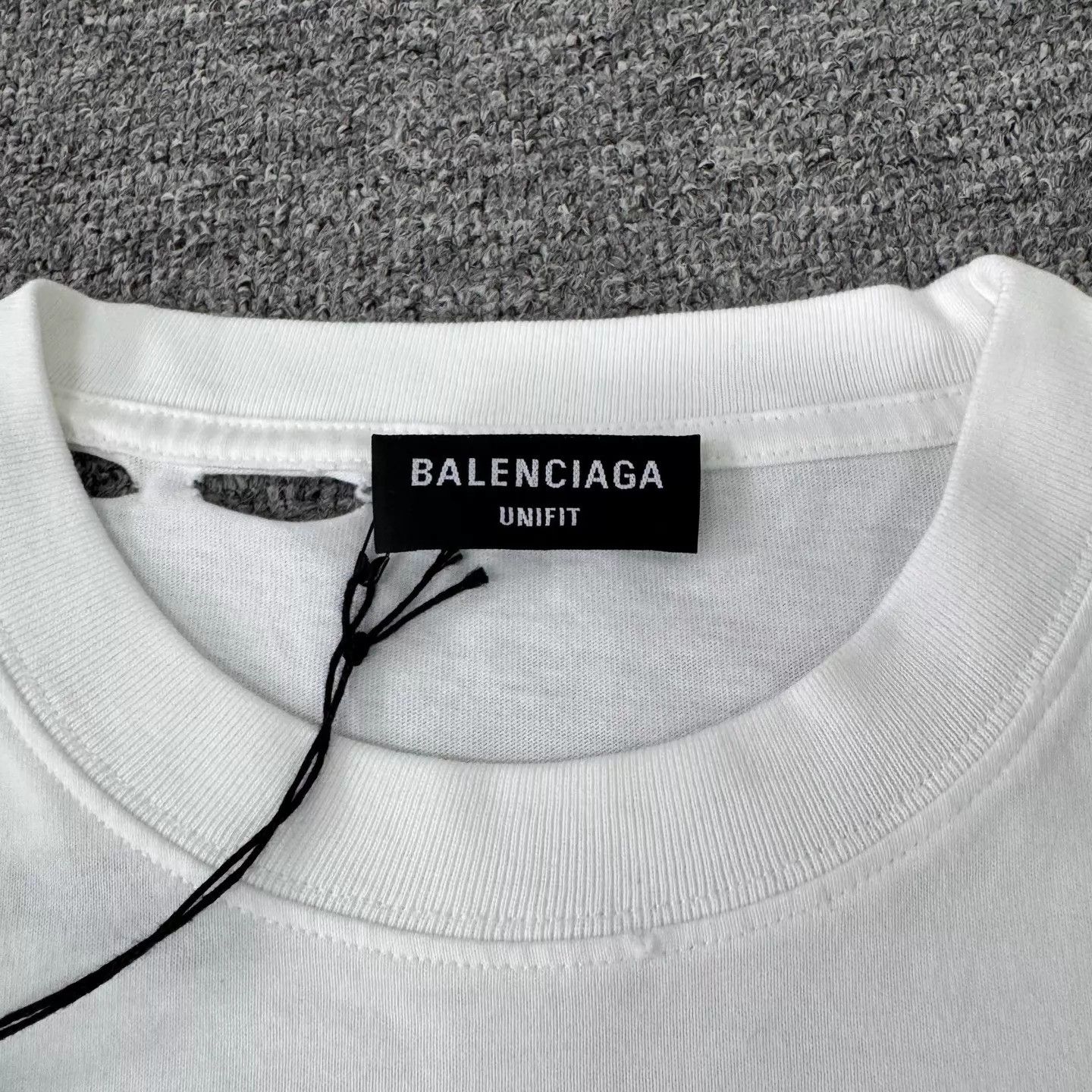 Balenciaga Balenciaga Destroyed Chest Logo Oversized S T-Shirt NWT Size S / US 4 / IT 40 - 5 Thumbnail