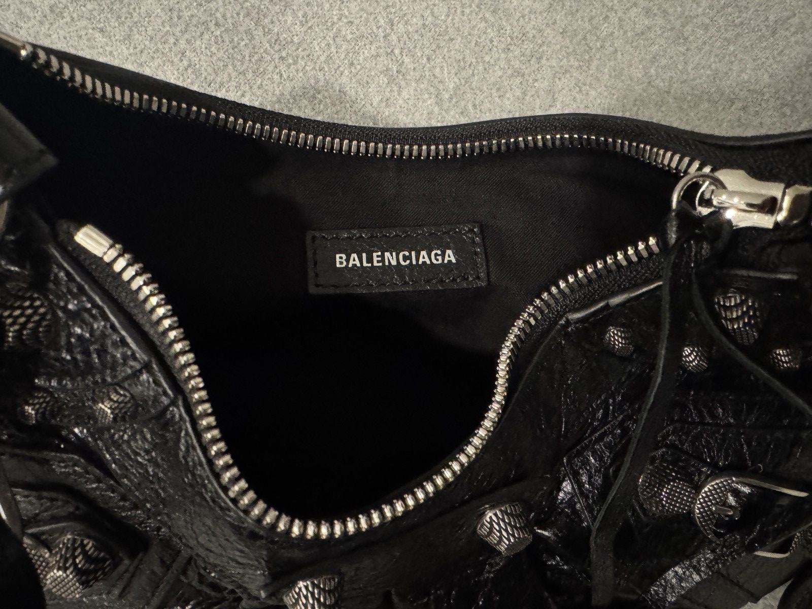 Balenciaga Balenciaga Le Cagole Shoulder Bag XSmall in Black Size ONE SIZE - 6 Thumbnail