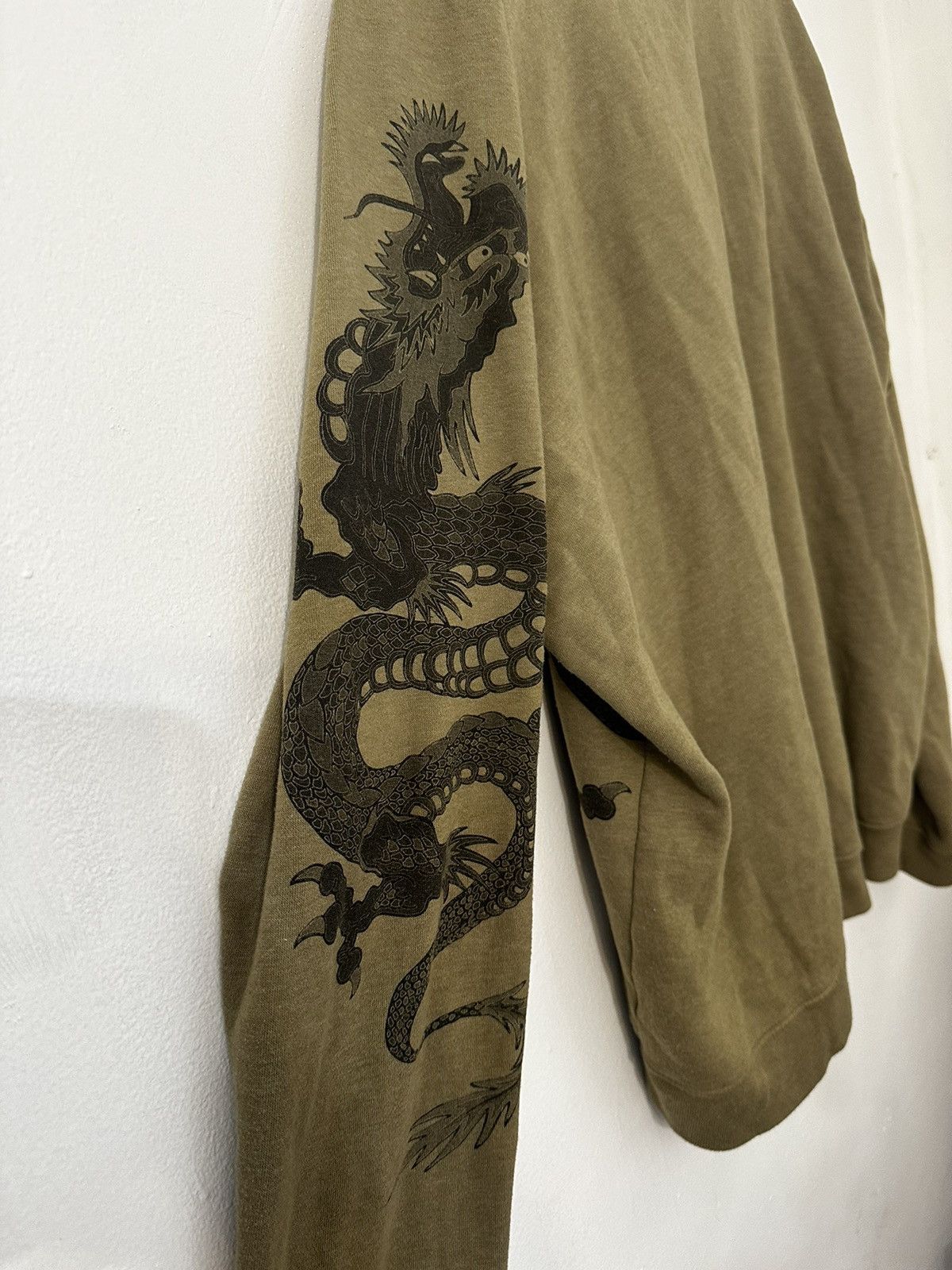 Other Green Sweater with dragon Size US L / EU 52-54 / 3 - 5 Thumbnail