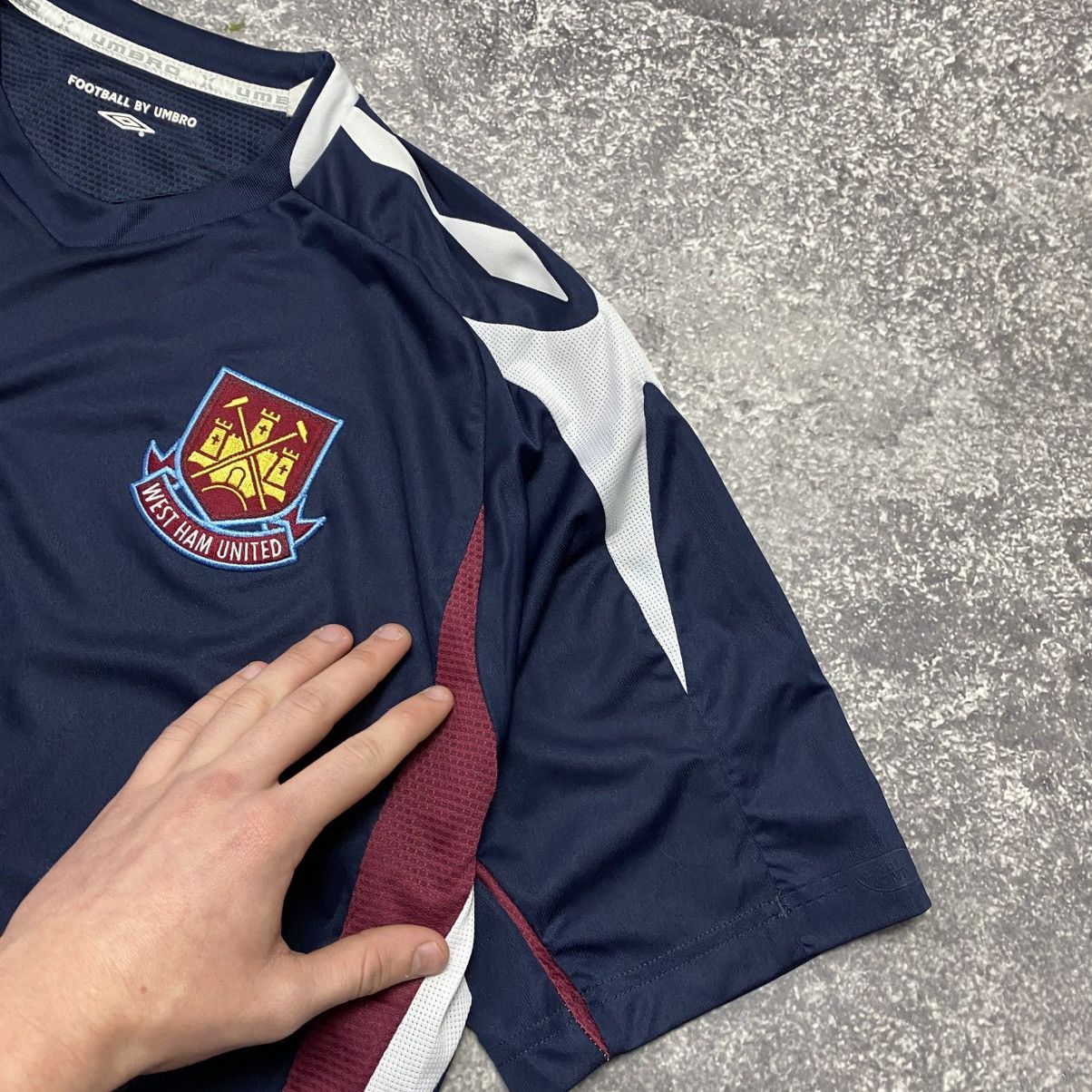Umbro Vintage Umbro West Ham United Small logo soccer jersey Size US XL / EU 56 / 4 - 6 Thumbnail