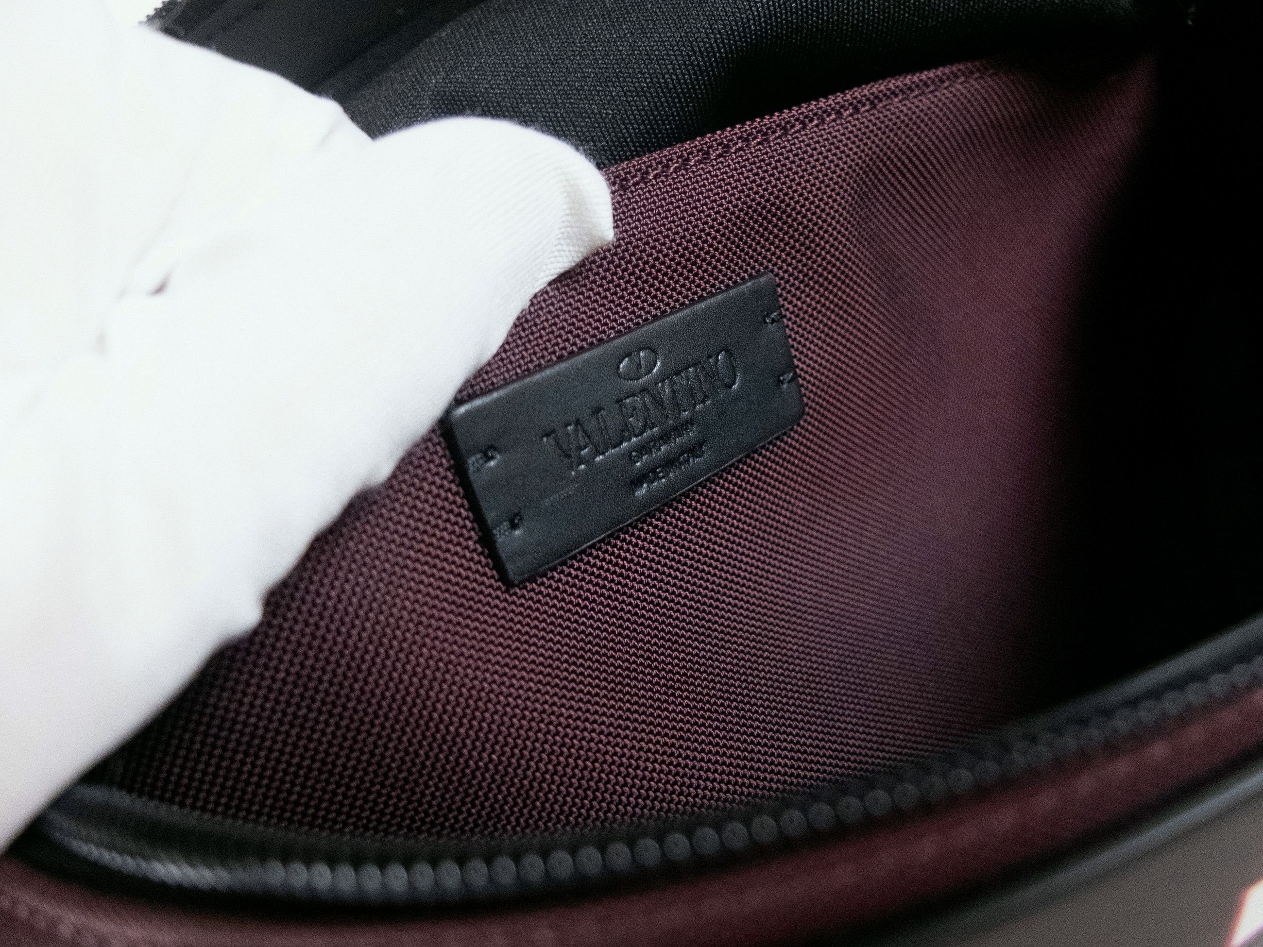 Valentino VALENTINO Garavani VLTN logo burgundy black canvas belt bag Size ONE SIZE - 13 Thumbnail