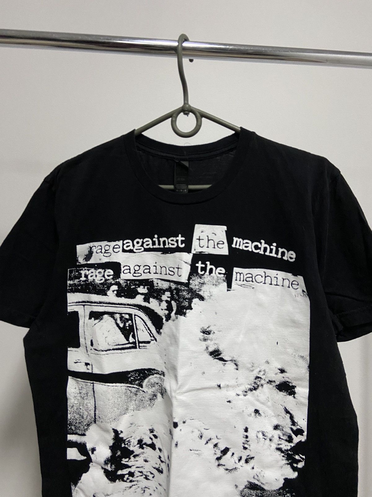 Band Tees × Rage Against The Machine × Vintage Rage against the machine big print t shirt rock band tees Size US M / EU 48-50 / 2 - 2 Thumbnail