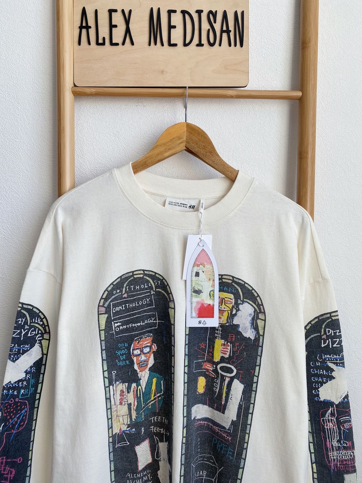 H&M × Jean-Michel Basquiat × Who Decides War WHO DECIDES WAR x BASQUIAT x H&M LONG SLEEVE RELAXED T-SHIRT Size US M / EU 48-50 / 2 - 5 Thumbnail