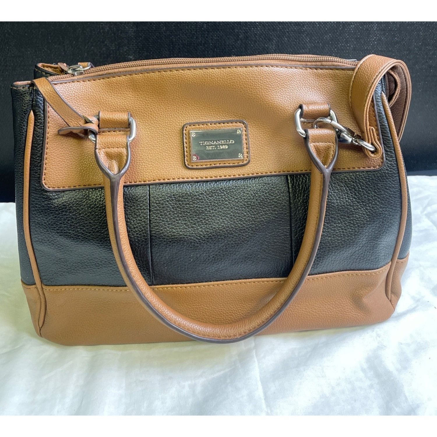 Tignanello Women's Leather Brown and Black Handbag / Shoulde