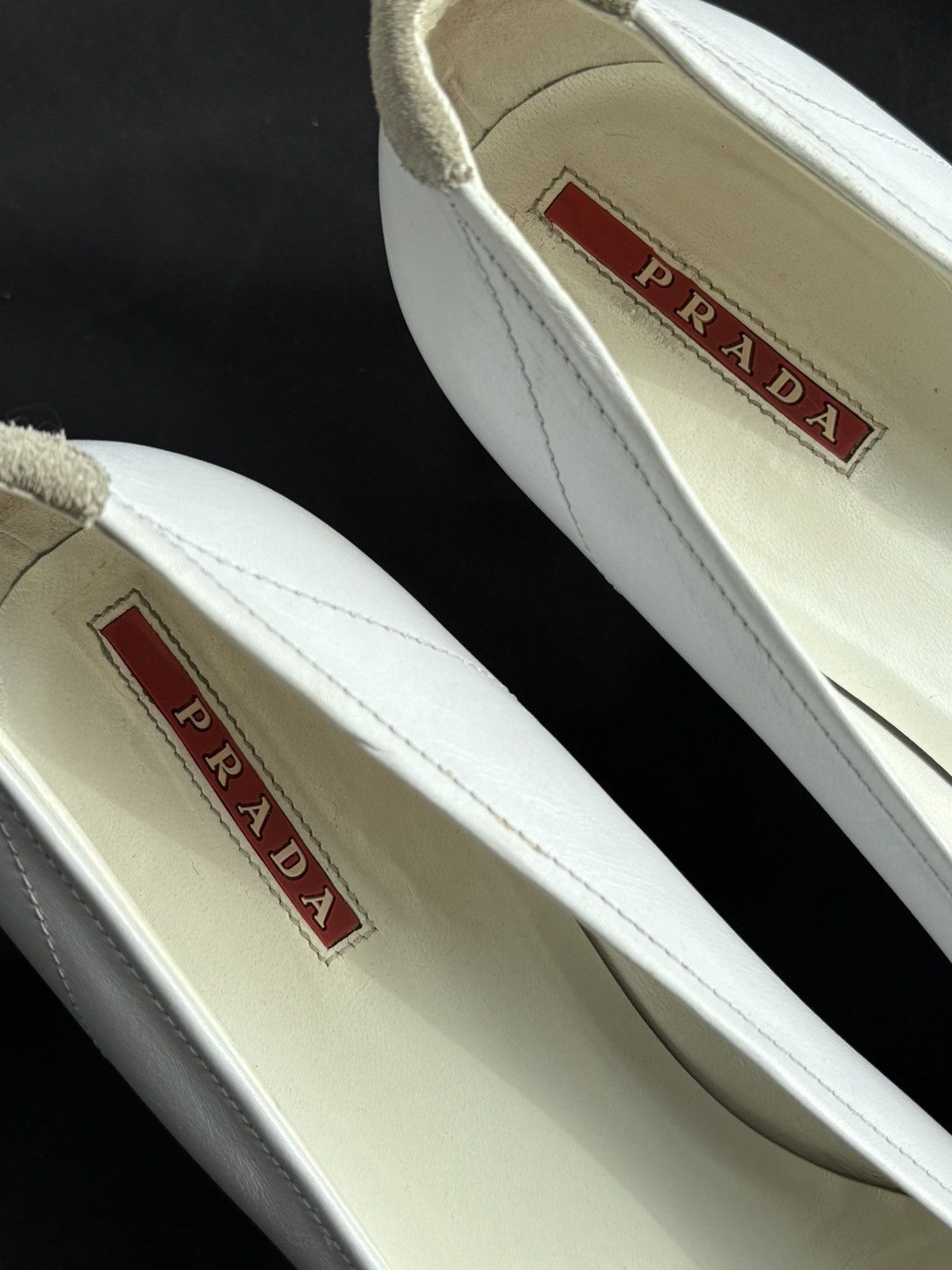 Prada × Vintage PRADA 2000s WHITE LEATHER KITTEN HEELS BUCKLE LOGO 36 US 5 Size US 6 / IT 36 - 5 Thumbnail