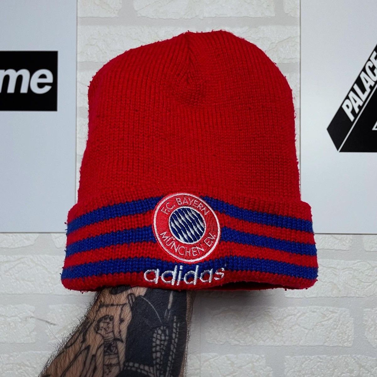 Adidas × Vintage Adidas Vintage FC Bayern Munchen 3 Stripes Red Beanie Hat Size ONE SIZE - 1 Thumbnail