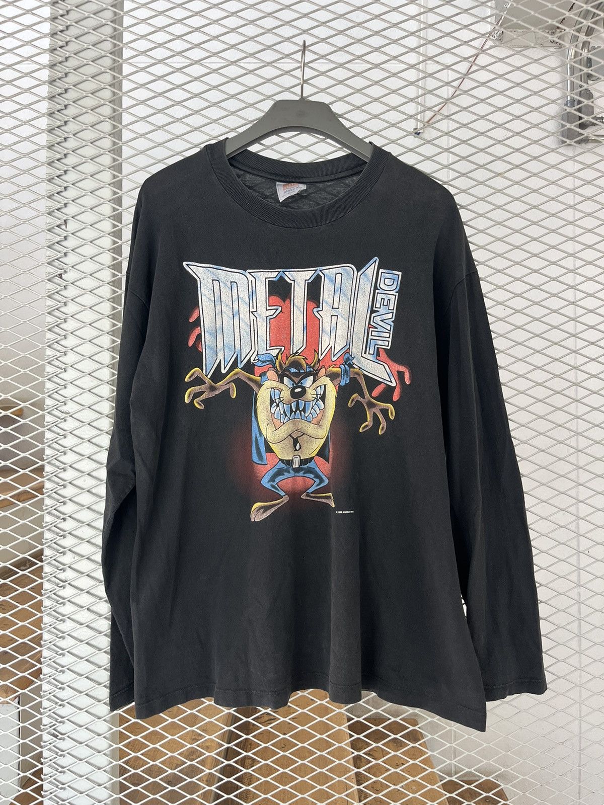Vintage × Warner Bros Vintage TAZ METAL DEVIL 1996’s Warner Bros Tshirt Size US XL / EU 56 / 4 - 2 Thumbnail