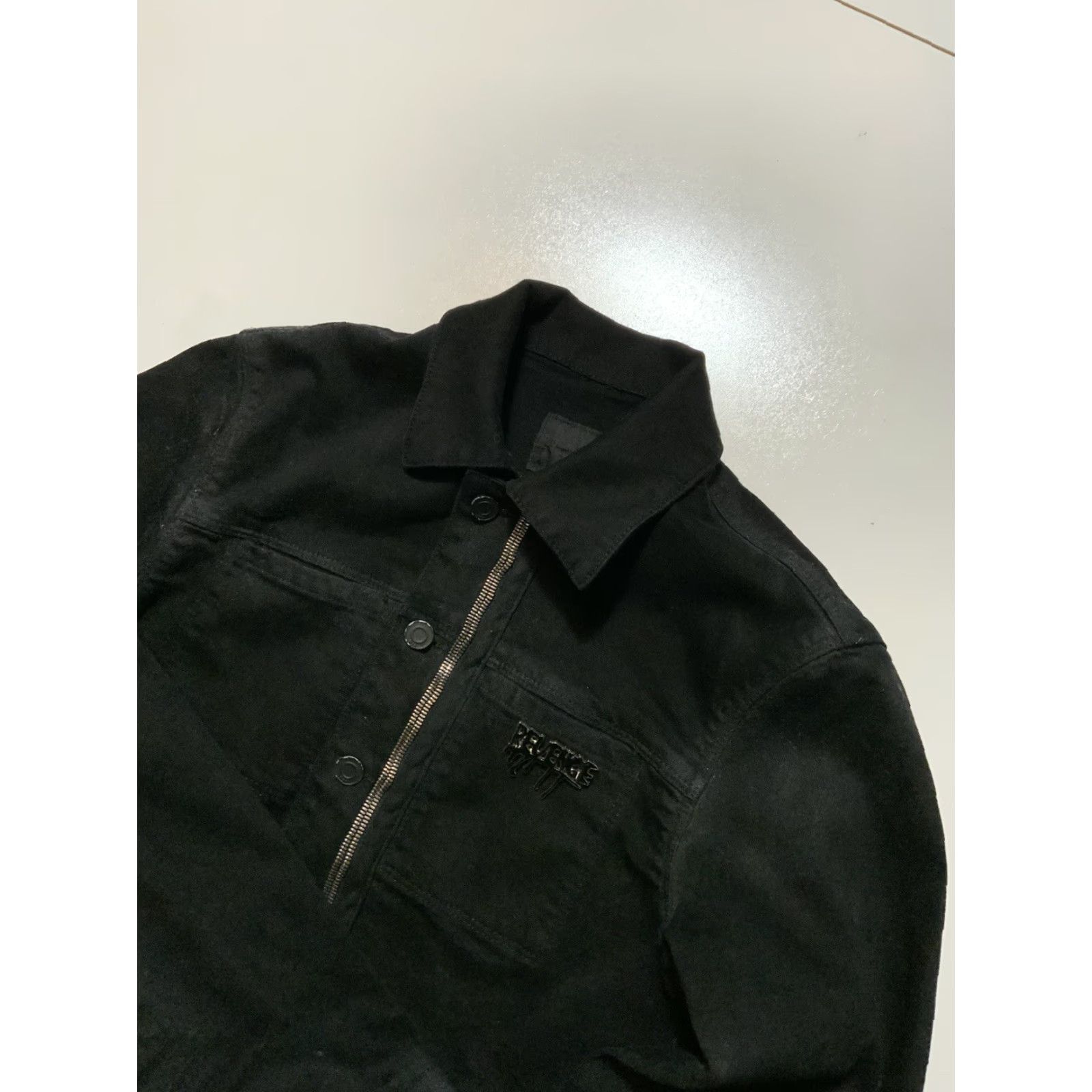 Rta VINTAGE RTA Los Angeles Black Revenge Distress Cross Denim Trucker Jean Jacket XS Men Size US 27 - 4 Thumbnail