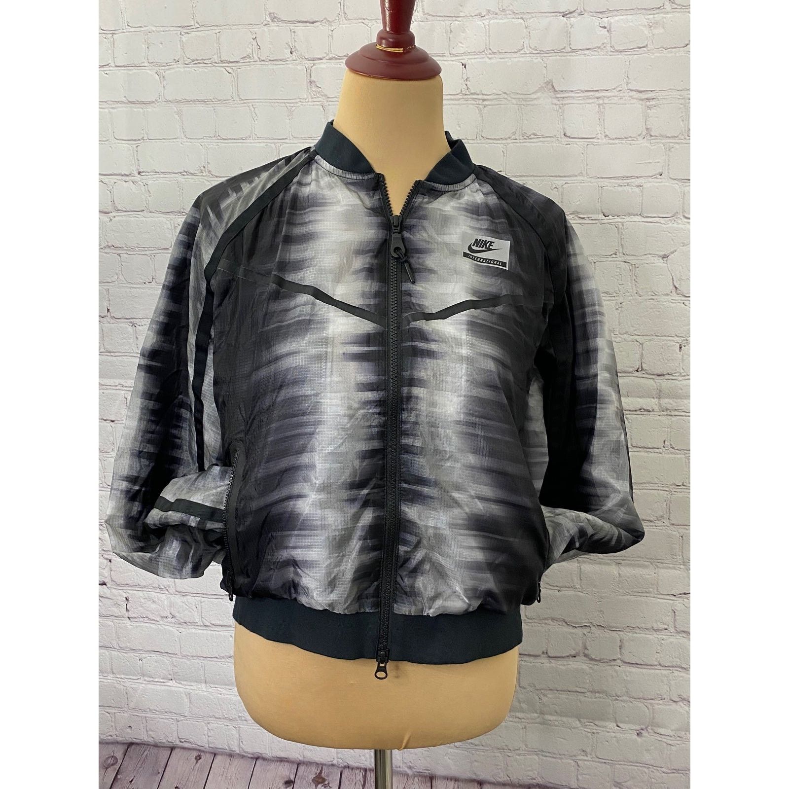 Nike Nike international bomber jacket Size M / US 6-8 / IT 42-44 - 1 Thumbnail
