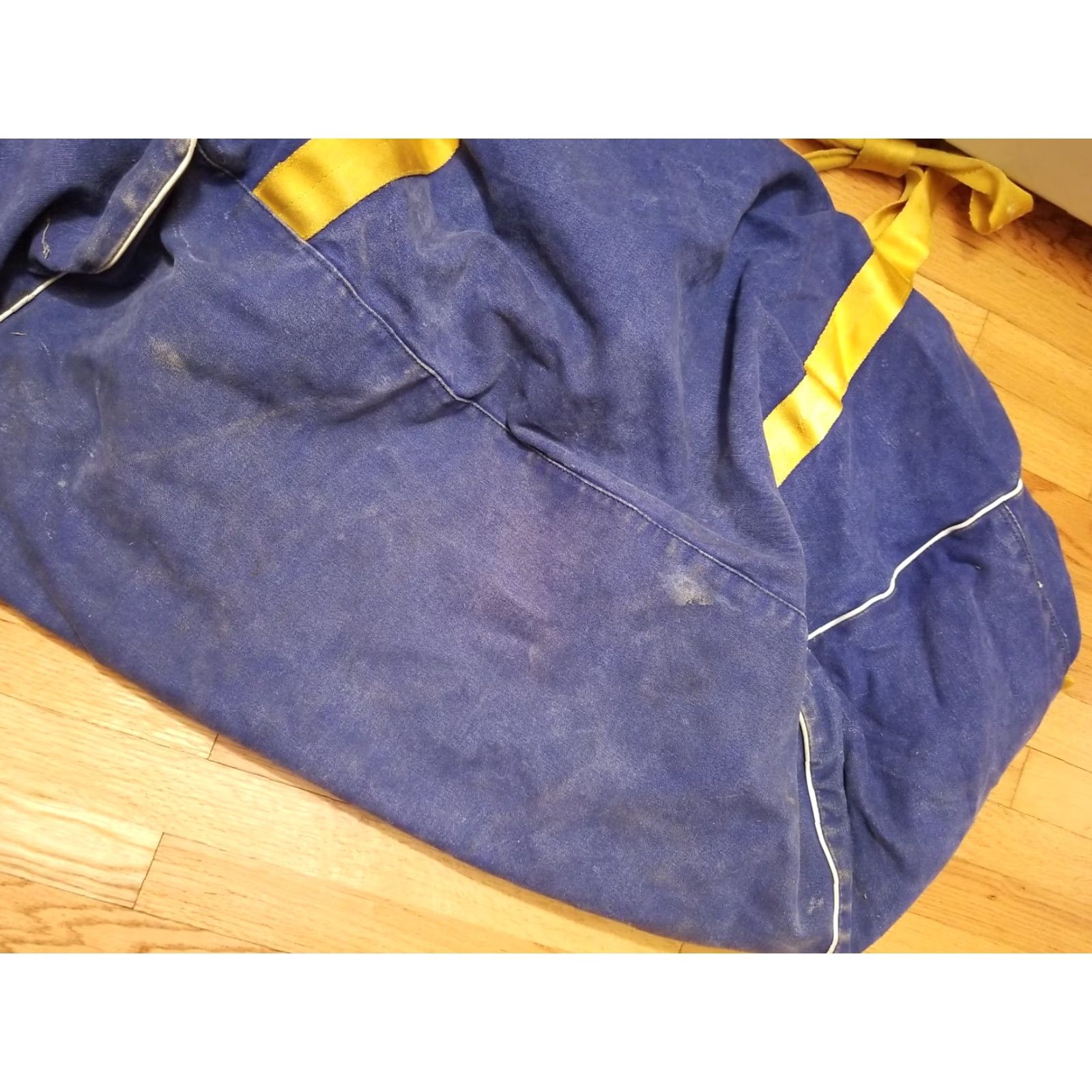 Vintage VINTAGE BENTLEY COLLEGE LARGE ATHLETIC DUFFLE BAG Size ONE SIZE - 5 Thumbnail