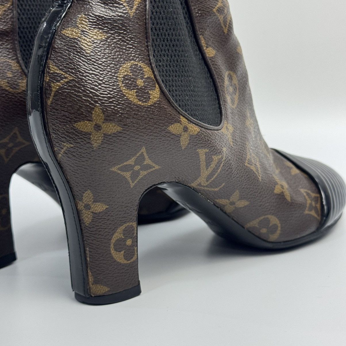 Louis Vuitton Louis Vuitton Monogram Revival Ankle Boots Size US 7.5 / IT 37.5 - 8 Thumbnail
