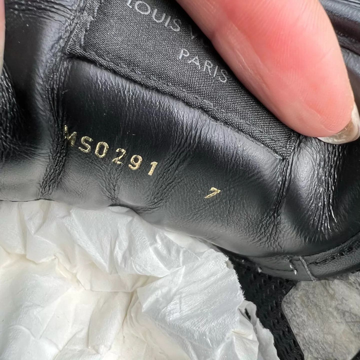 Louis Vuitton LV Run Away Black 7/41 (US/EU) Original Box Size US 8 / EU 41 - 8 Thumbnail