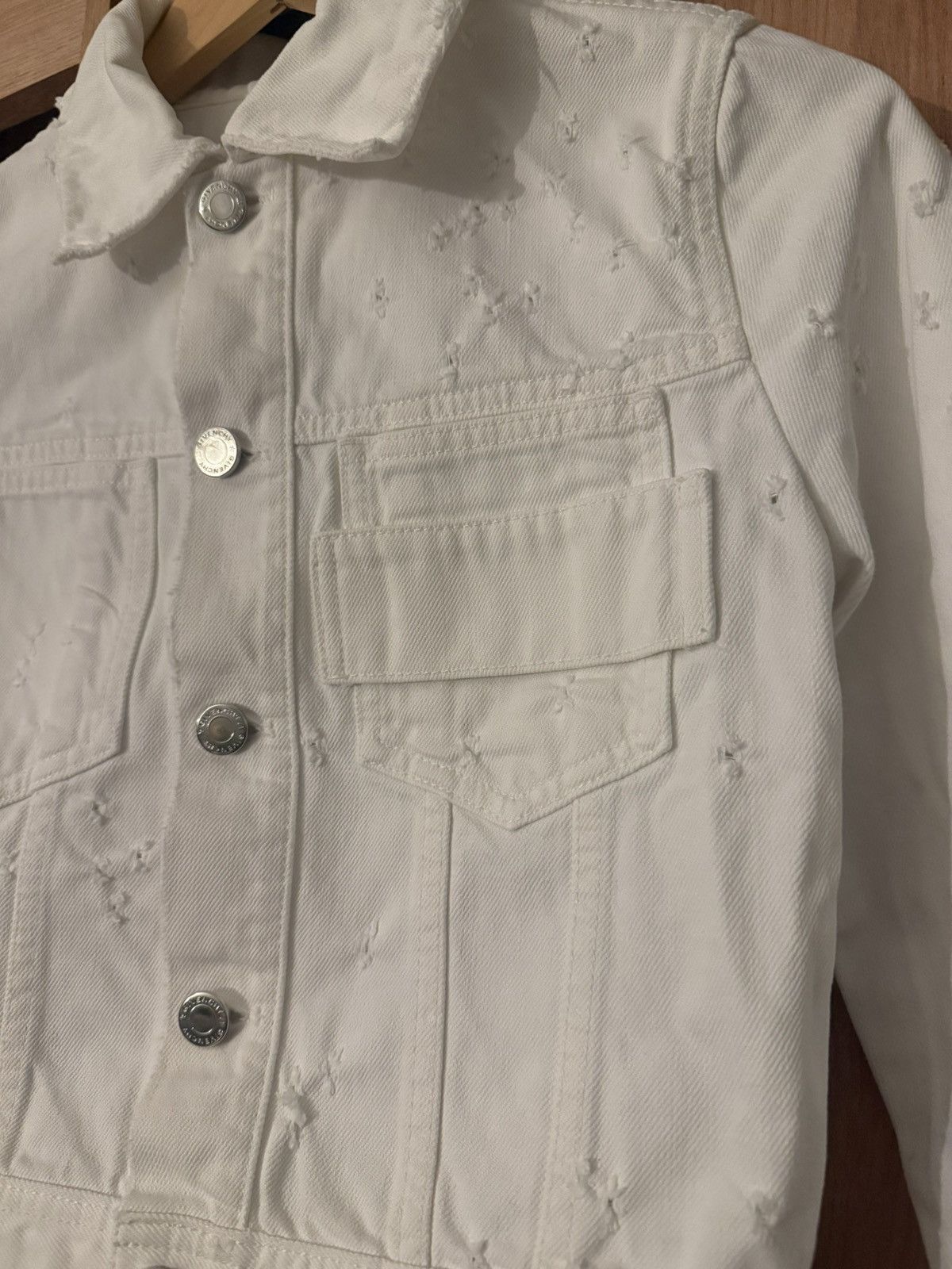 Givenchy Givenchy white cropped destroy denim jacket - S/36(FR) Size XS / US 0-2 / IT 36-38 - 7 Thumbnail