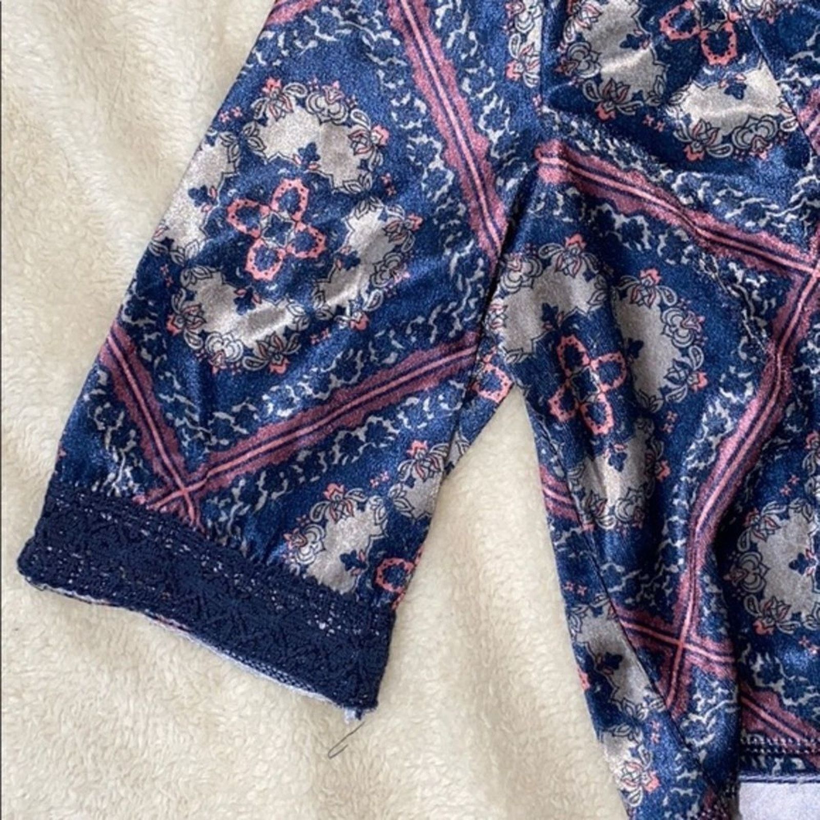Other Band of Gypsies Velvet Paisley V-Neck Crop Top | Sz M Size M / US 6-8 / IT 42-44 - 4 Thumbnail