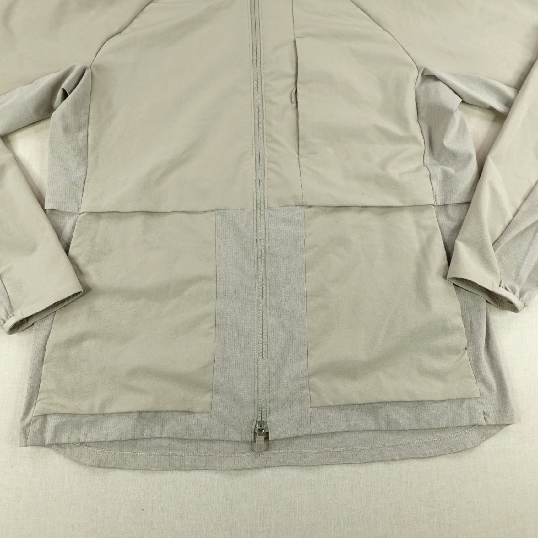 Lululemon VINTAGE Lululemon Jacket Men's Large Gray Windbreaker Activewear Casual Outdoor Sports 90s Size US L / EU 52-54 / 3 - 3 Thumbnail