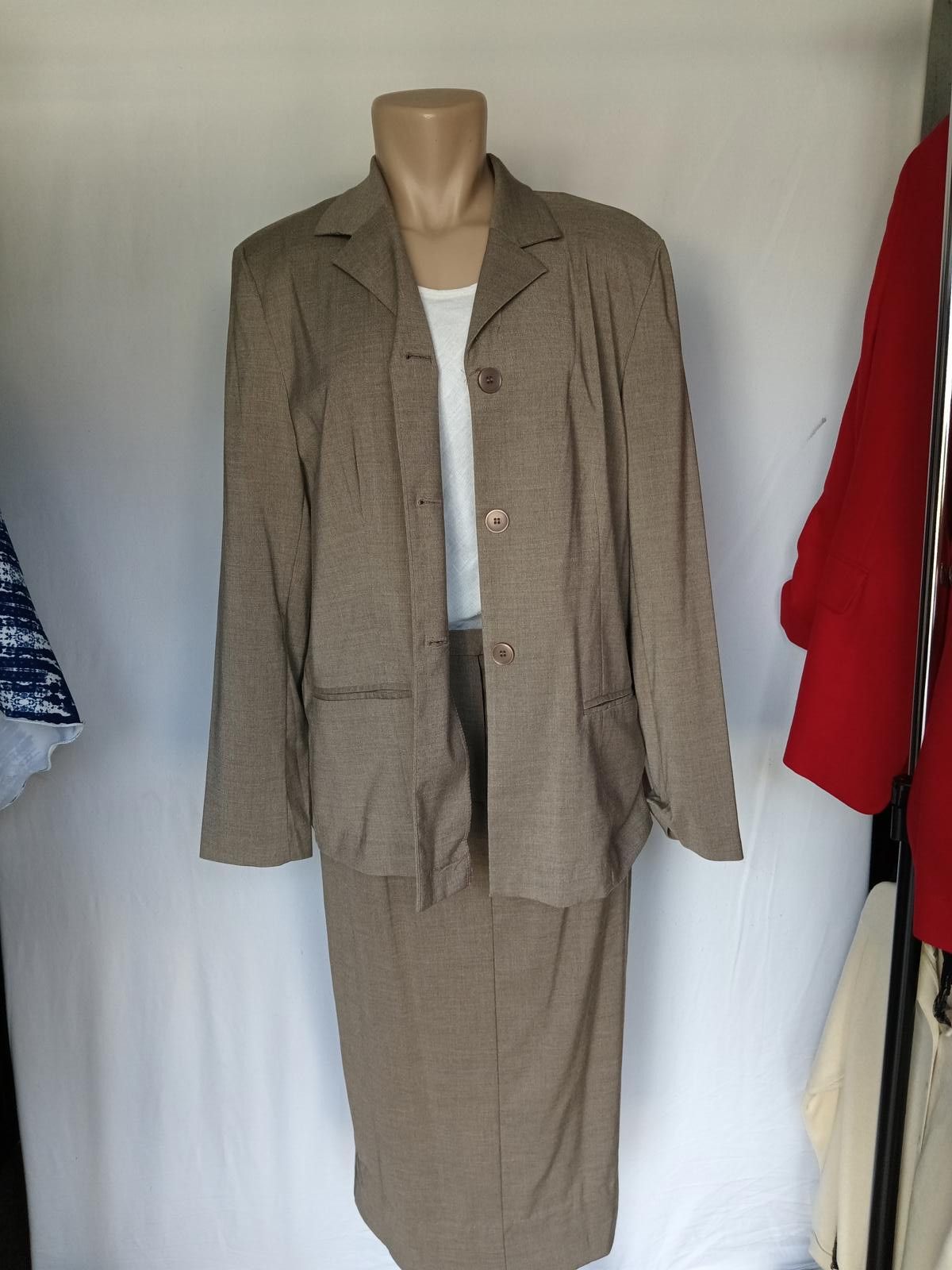 Designer Professional Women's Two-Piece Suit Set Size L / US 10 / IT 46 - 1 Thumbnail