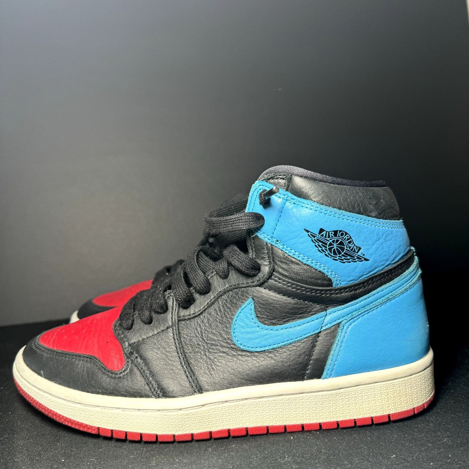 Jordan Brand × Nike Nike Air Jordan 1 High OG NC to Chi Women's Shoes - Size 8 Size US 8 / IT 38 - 8 Thumbnail