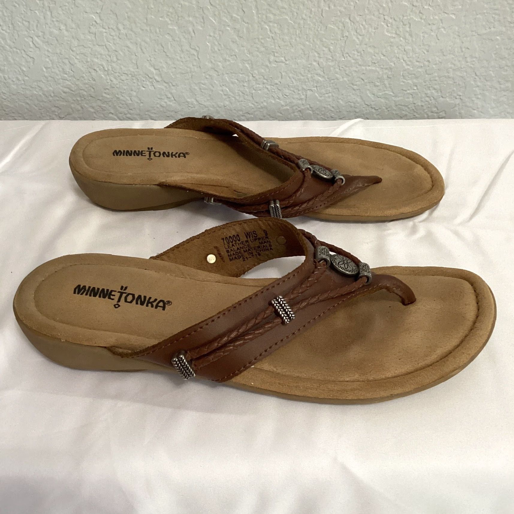 Minnetonka Minnetonka Sandal Thong Women’s 9 Brown Silverthorne Embellished Casual/Travel Bohemian Beach Size US 9 / IT 39 - 3 Thumbnail