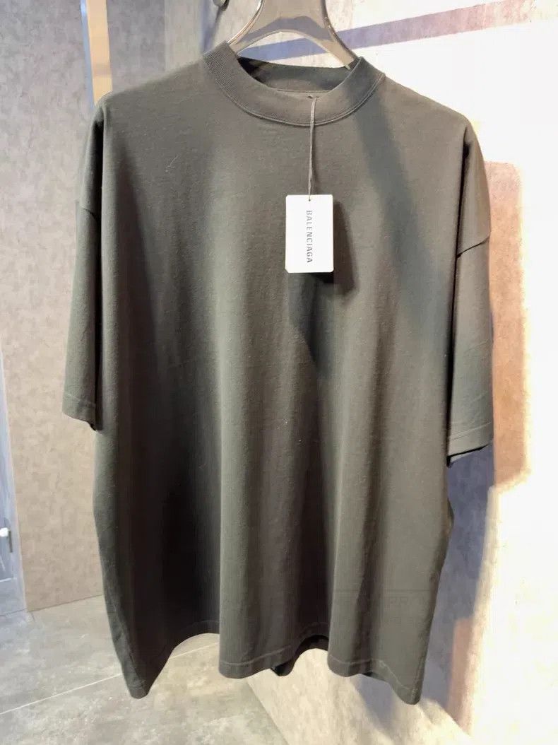 Balenciaga Balenciaga Short Sleeve T-Shirt Size US L / EU 52-54 / 3 - 1 Thumbnail