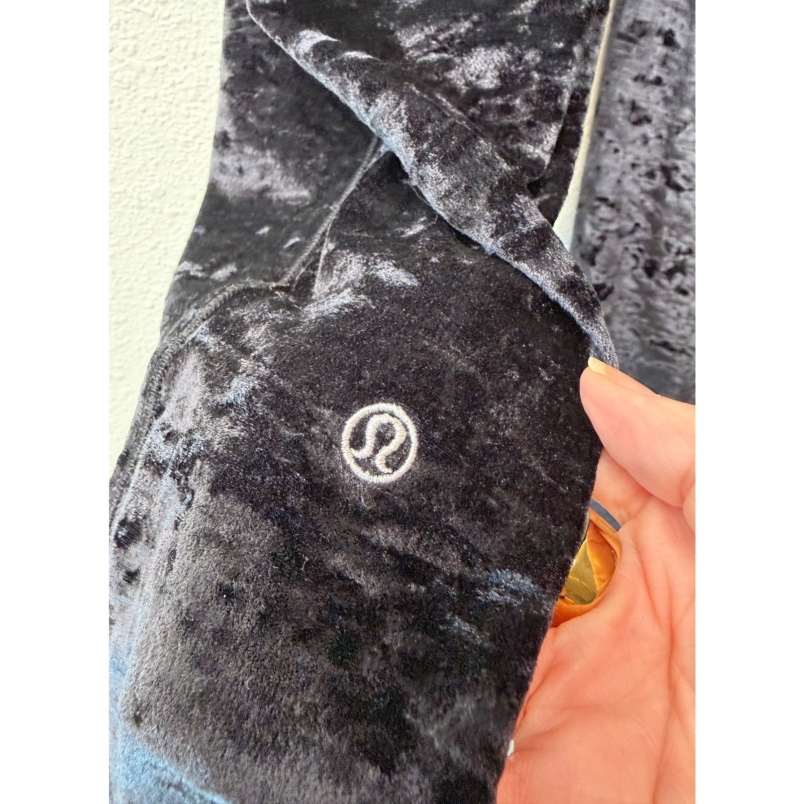 Lululemon Lululemon Ready to Crush Velvet Jogger Pants Black Women's 4 Size 27" / US 4 / IT 40 - 7 Thumbnail