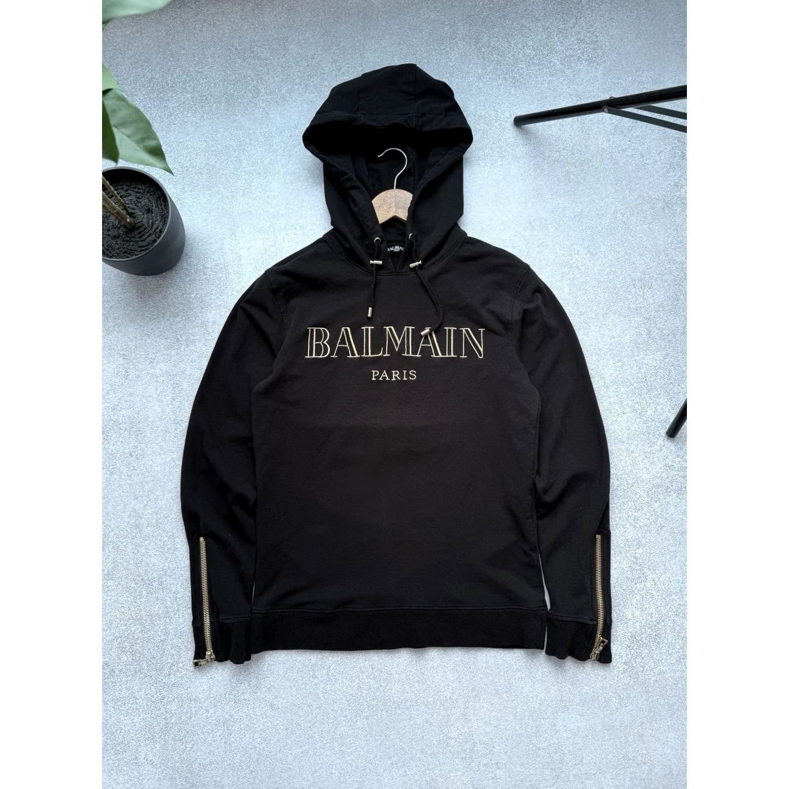 Balmain VINTAGE Balmain Hoodie Pullover Zip Big Logo Gold Black Hooded Luxury Size S Size US S / EU 44-46 / 1 - 2 Thumbnail