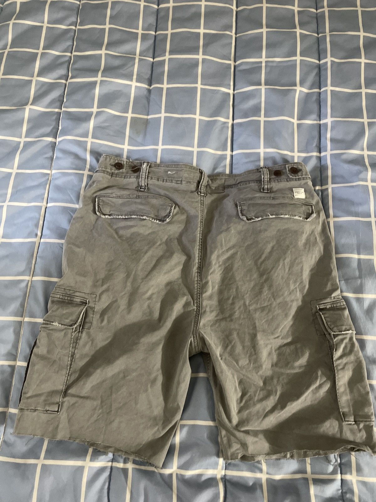 American Eagle Outfitters American Eagle Grey Cargo Shorts Size US 36 / EU 52 - 2 Thumbnail