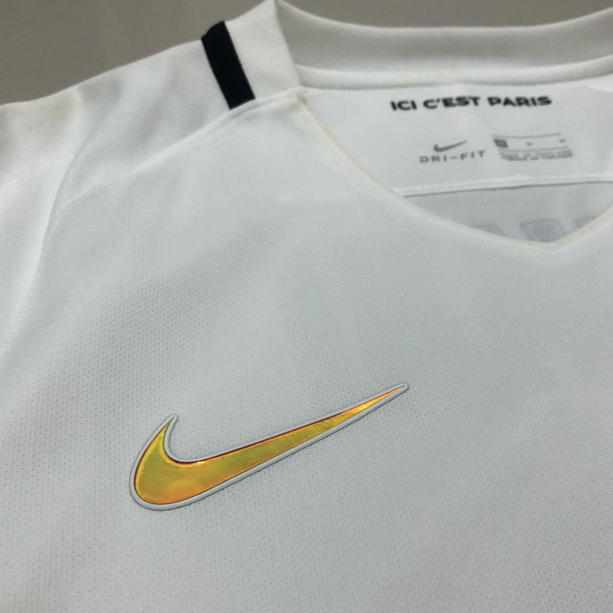 Nike PSG 16/17 third away shirt #9 Cavani Size US M / EU 48-50 / 2 - 4 Thumbnail