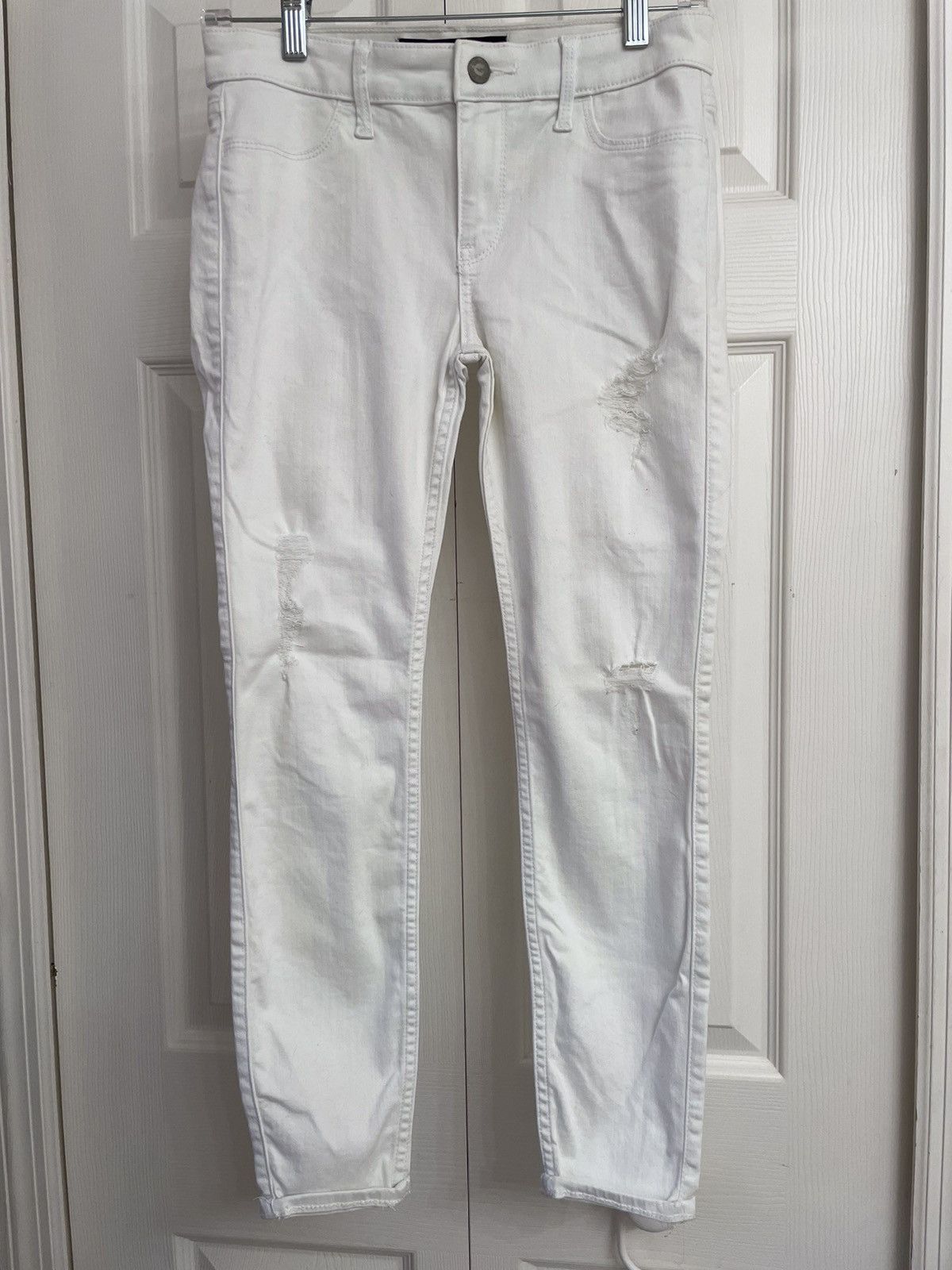 Hollister HollisterSize 5R White Distressed Low Rise Crop Jean Legging Size 28" / US 6 / IT 42 - 1 Thumbnail