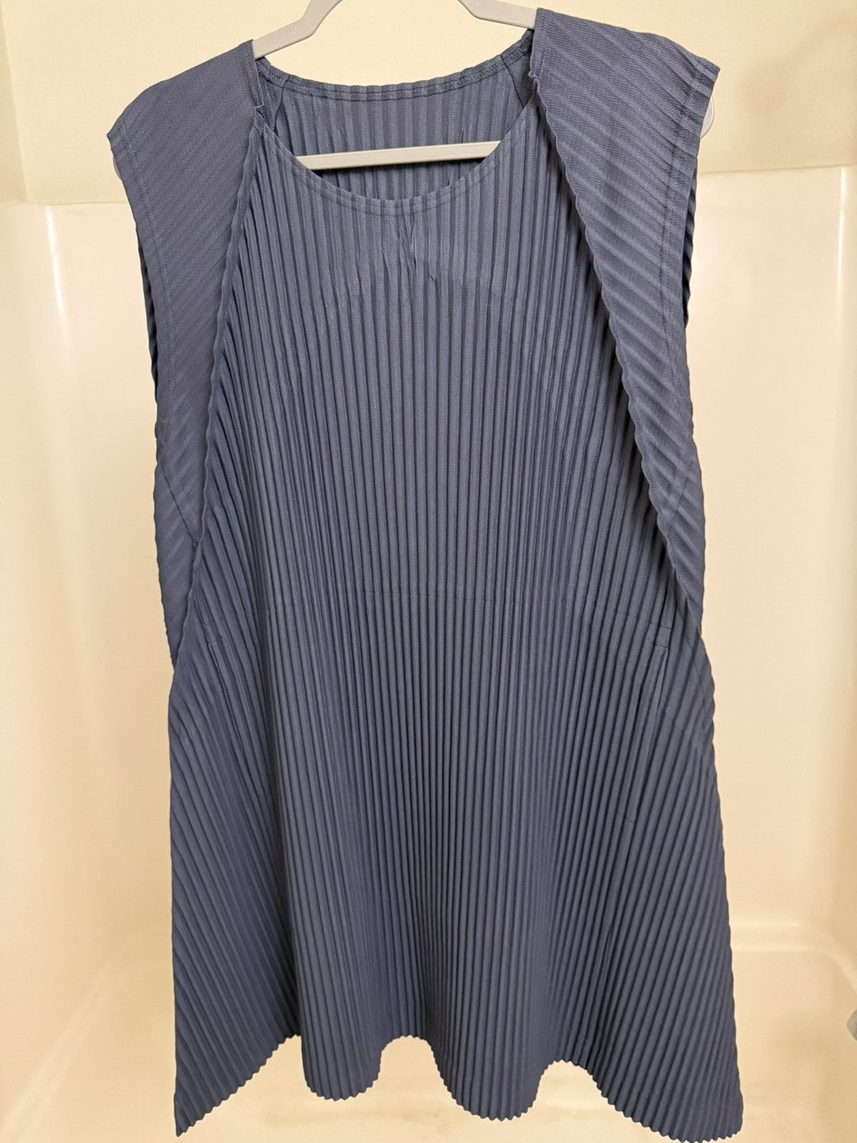Issey Miyake Pleated Sleeveless Top (Month: Oct) Size 2 Blue