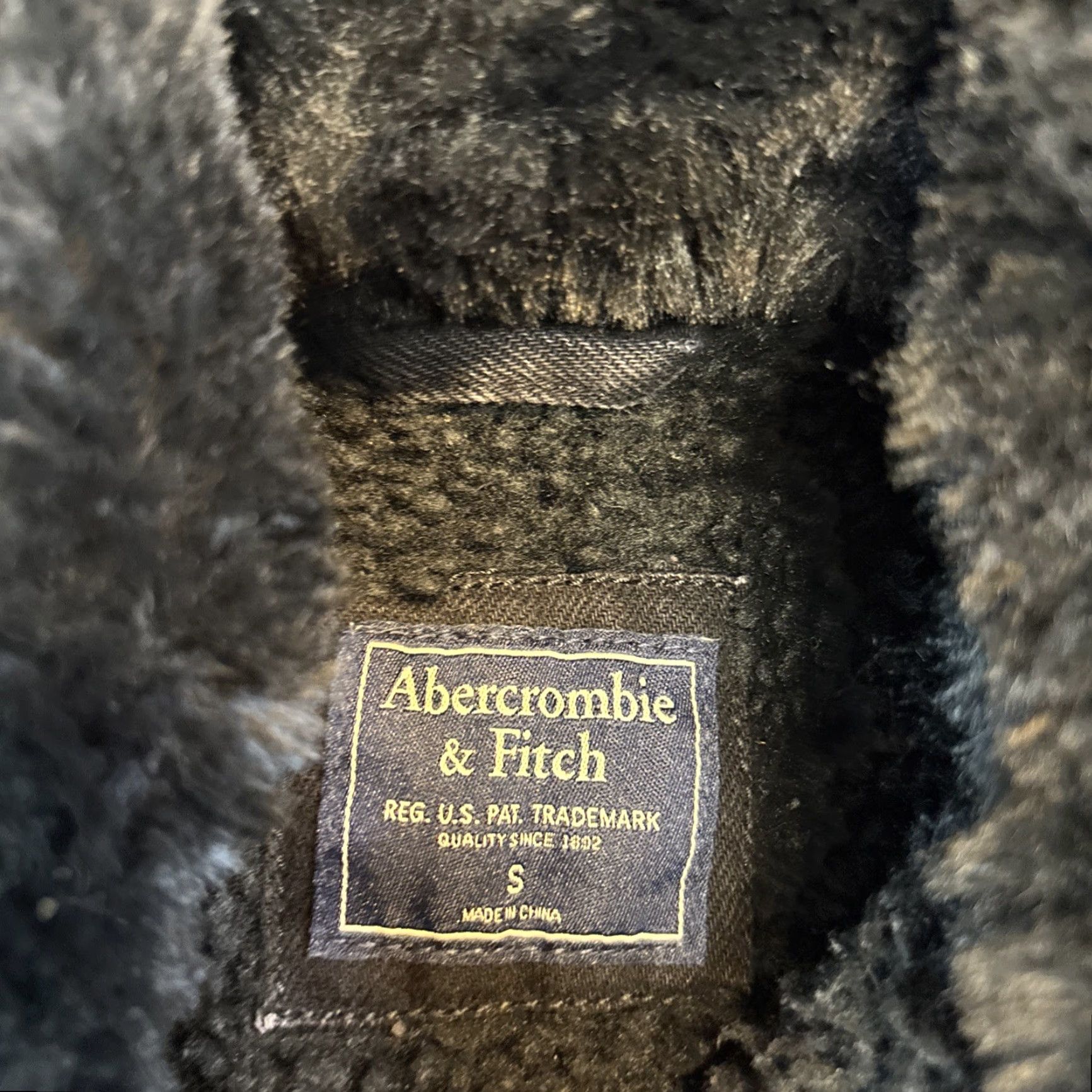 Abercrombie & Fitch VINTAGE Abercrombie & Fitch Black Denim Cropped Fur Sherpa Collar Jacket Coat Womens S Size S / US 4 / IT 40 - 2 Thumbnail