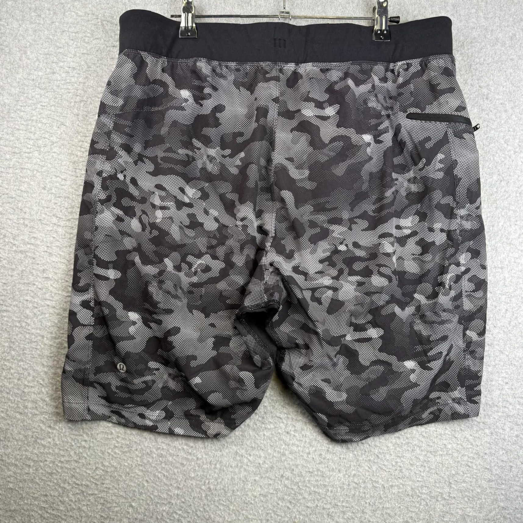 Lululemon VINTAGE Lululemon 9" Inseam Mens Camo Shorts XL Gray Gym Work Out Running Mens, XL, Gray Size US 36 / EU 52 - 4 Thumbnail
