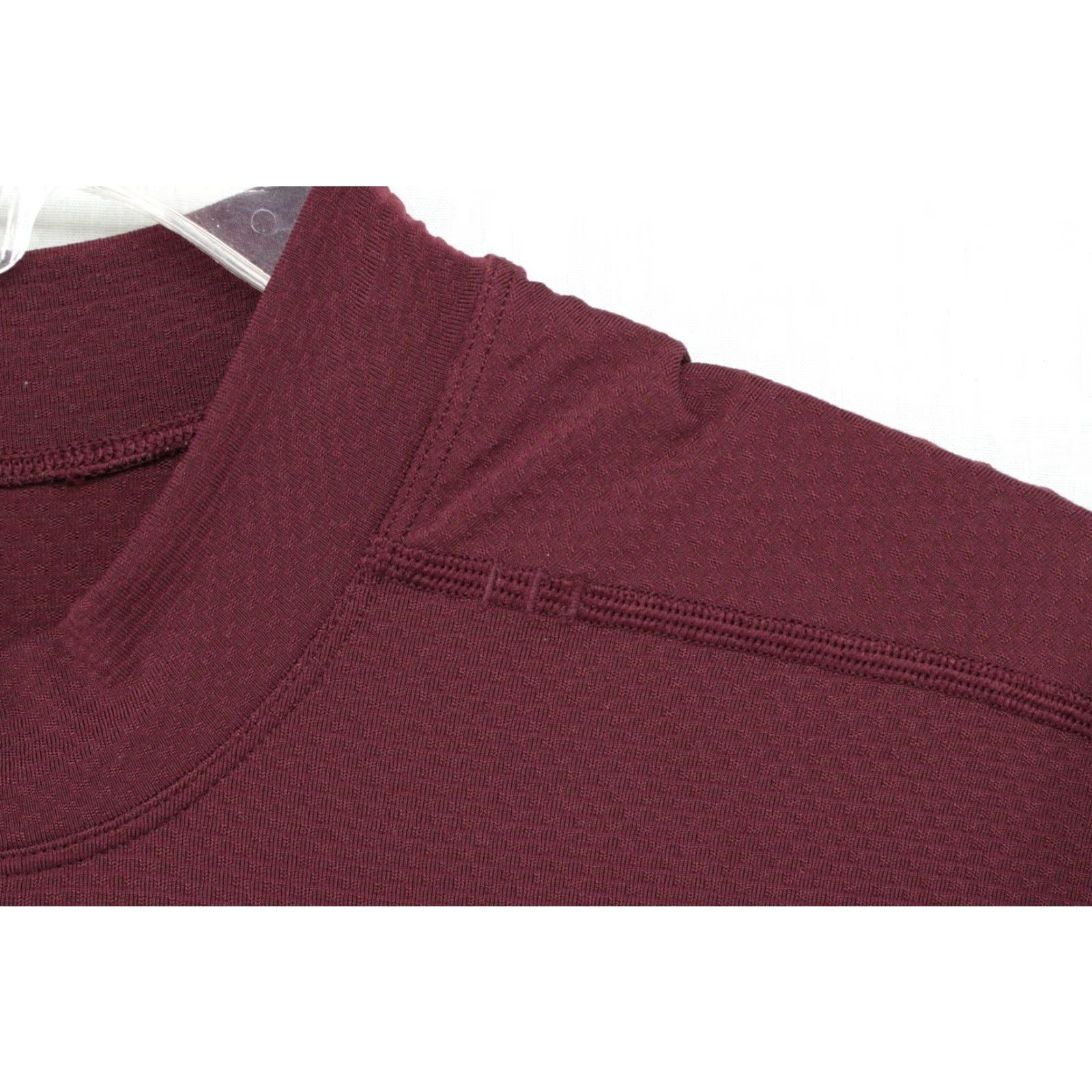 Lululemon Lululemon License to Move T-Shirt Mens Large Burgundy Crew Neck Waffle Knit Size US L / EU 52-54 / 3 - 3 Thumbnail