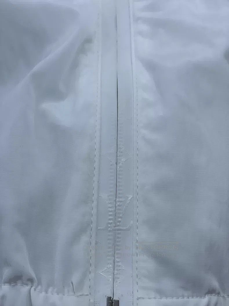 Louis Vuitton Louis Vuitton 26 New White Dark Rib Hooded Sunwear jacket Size XXS / US 00 / IT 34 - 6 Thumbnail