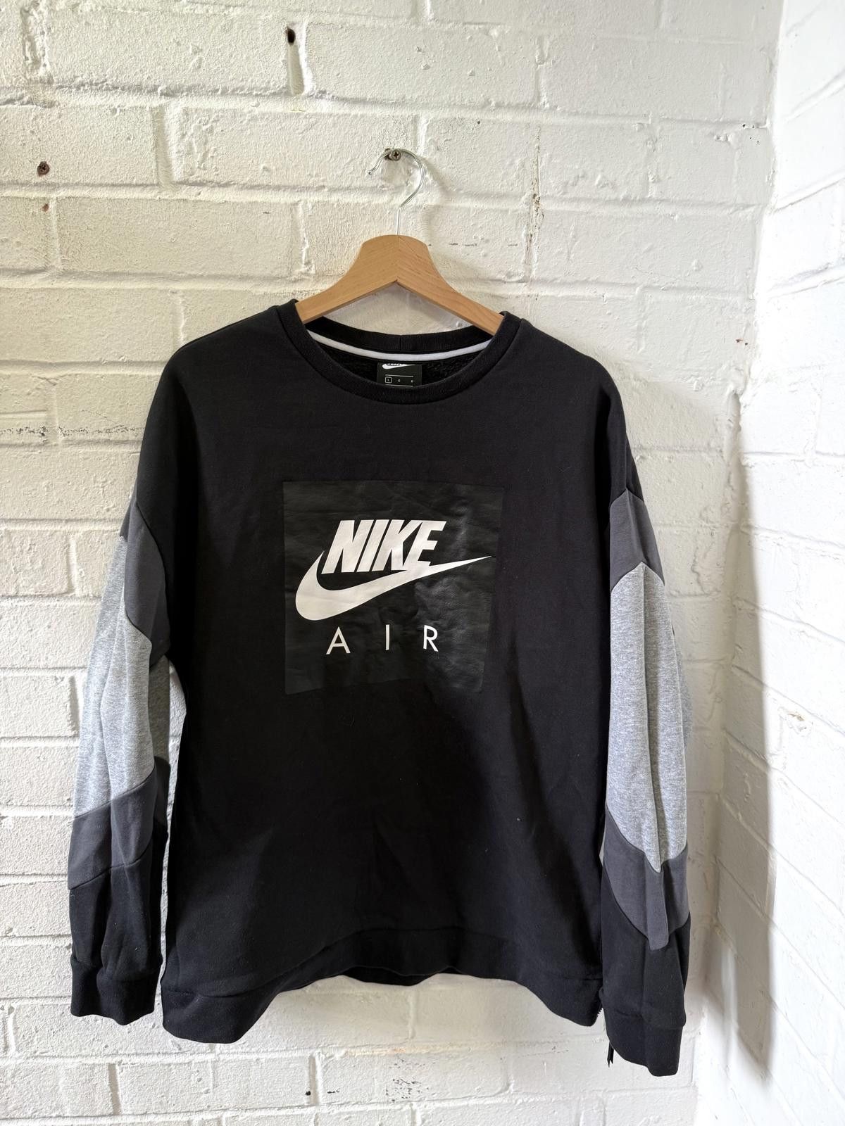 Nike Nike Air Sweatshirt - Stylish Black & Grey Design Size US L / EU 52-54 / 3 - 1 Thumbnail